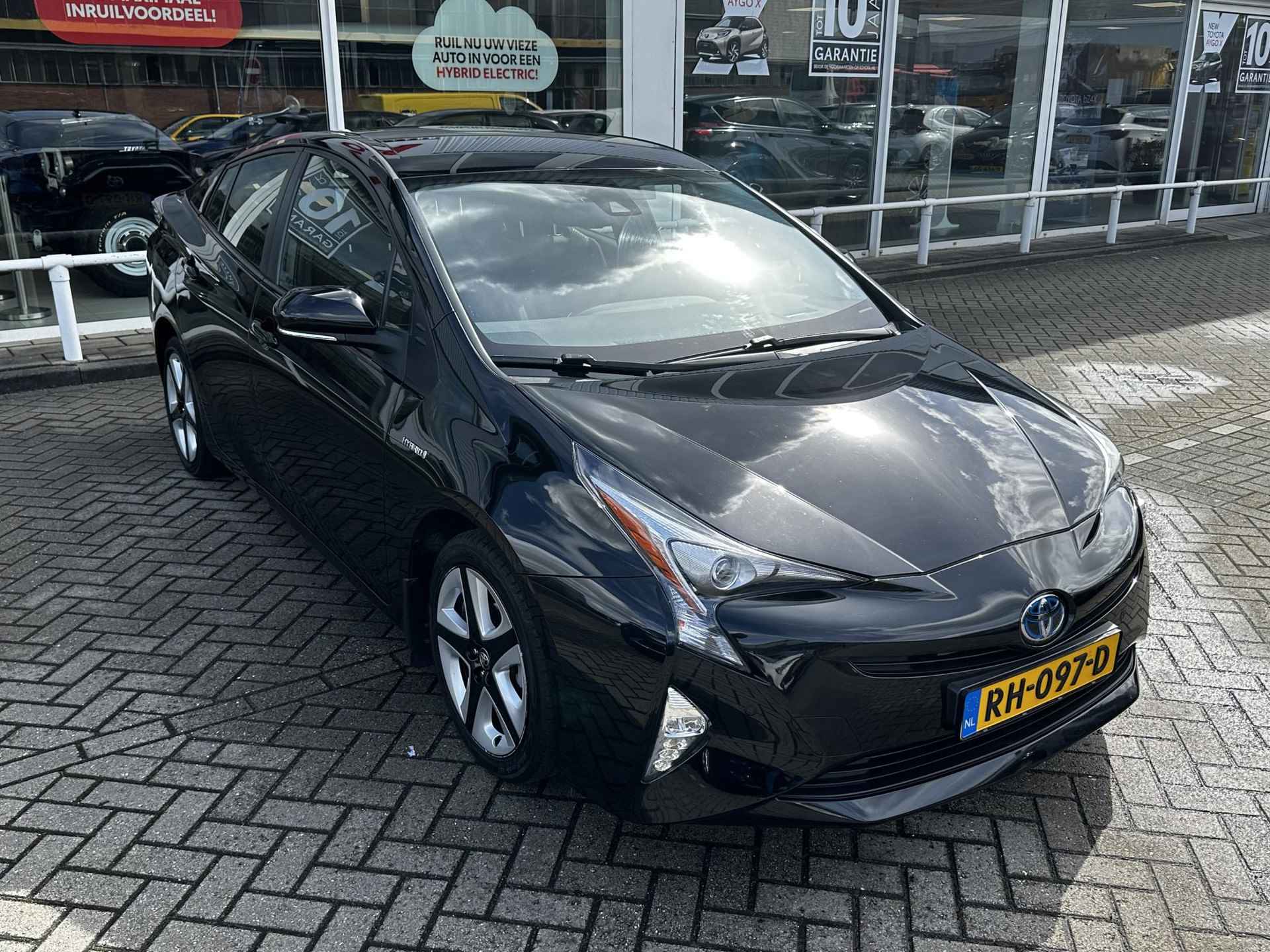 Toyota Prius 1.8 Dynamic Achteruitrijcamera, DAB+, Lane departure warning, Trekhaak - 17/22