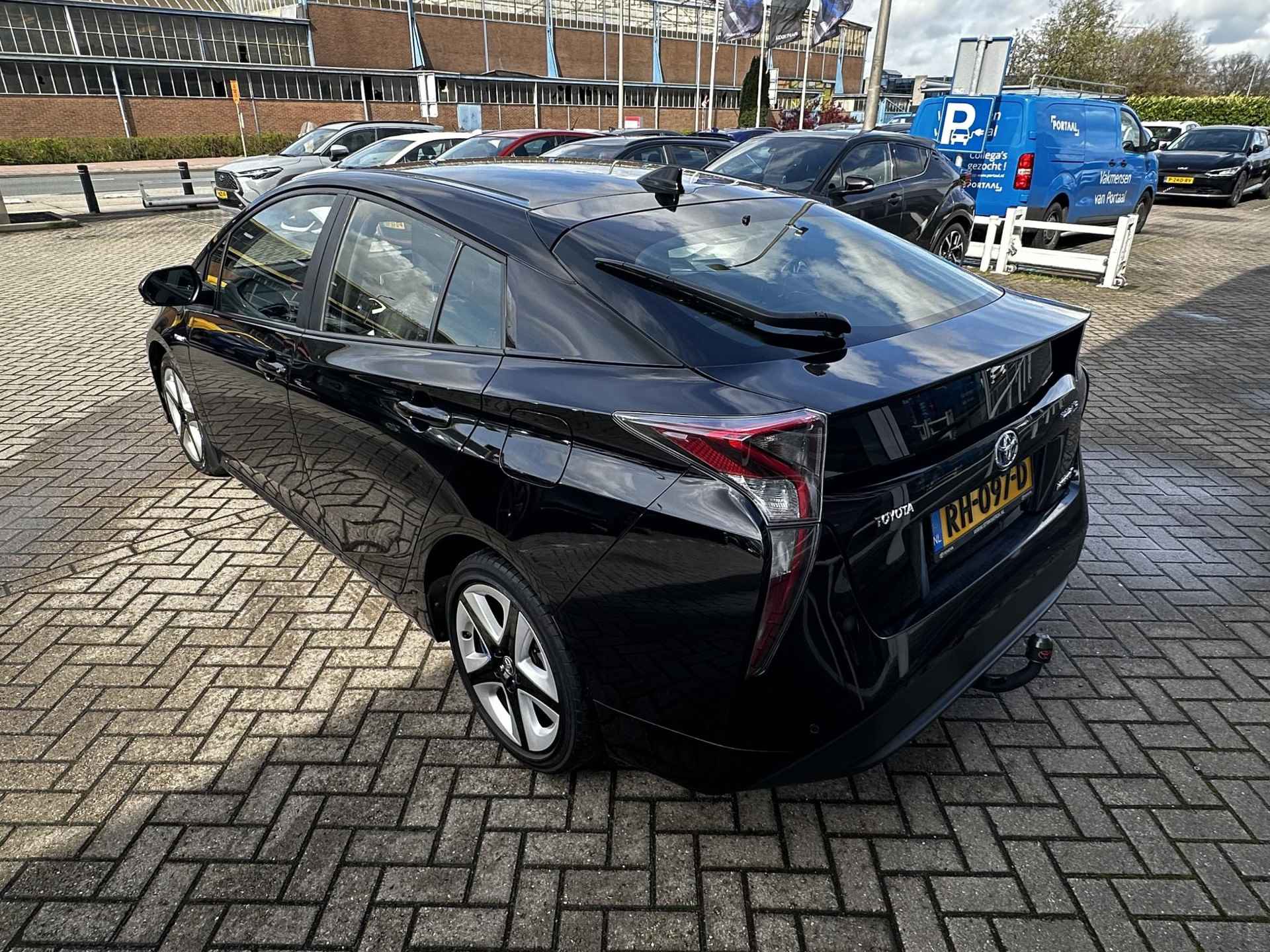 Toyota Prius 1.8 Dynamic Achteruitrijcamera, DAB+, Lane departure warning, Trekhaak - 20/22