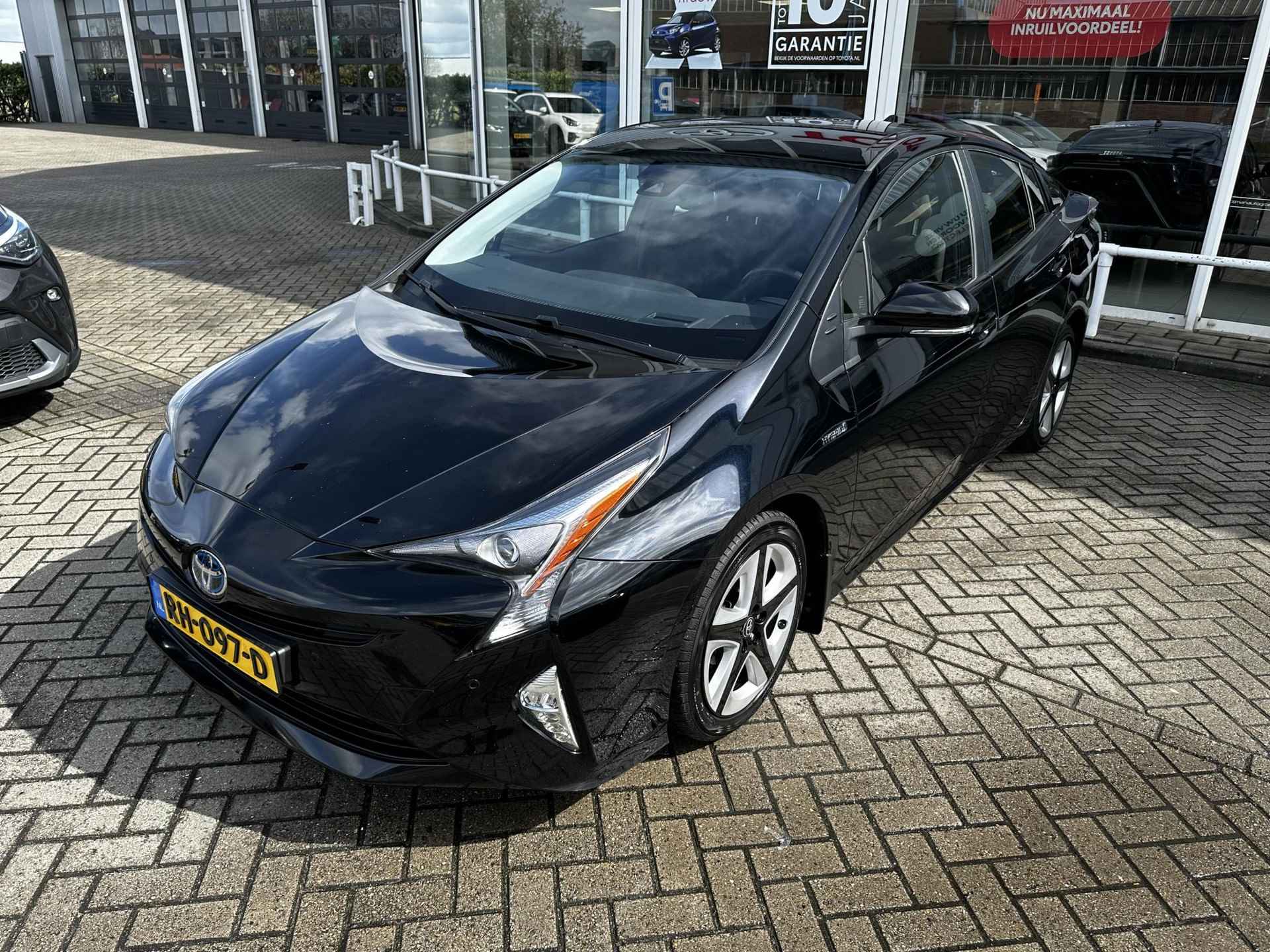 Toyota Prius 1.8 Dynamic Achteruitrijcamera, DAB+, Lane departure warning, Trekhaak - 22/22