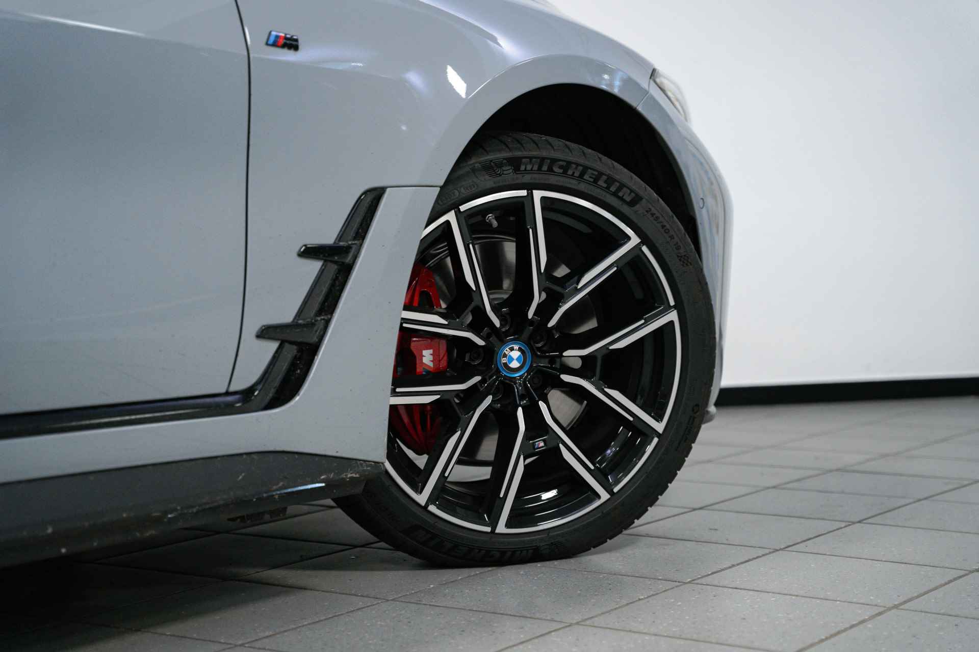 BMW i4 eDrive40 High Executive M Sportpakket Pro M Performance - 34/40