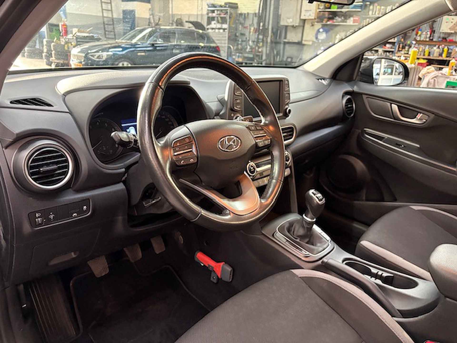 Hyundai Kona 1.0 T-GDI 120pk Comfort | Navigatie | Apple carplay / Android auto | Trekhaak | Camera | Cruise control | All-season banden | NAP | Rijklaar prijs! - 15/24