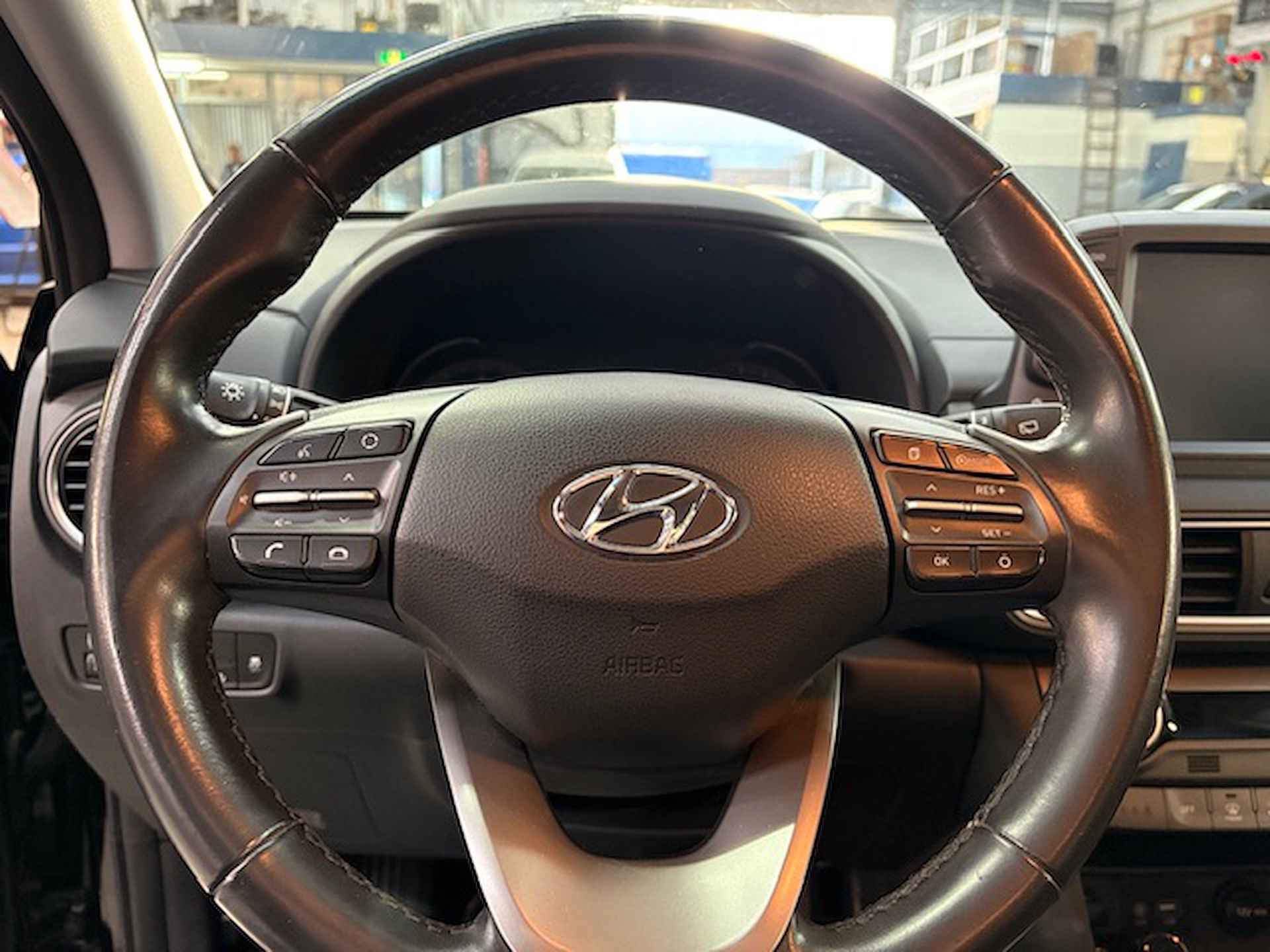 Hyundai Kona 1.0 T-GDI 120pk Comfort | Navigatie | Apple carplay / Android auto | Trekhaak | Camera | Cruise control | All-season banden | NAP | Rijklaar prijs! - 17/24