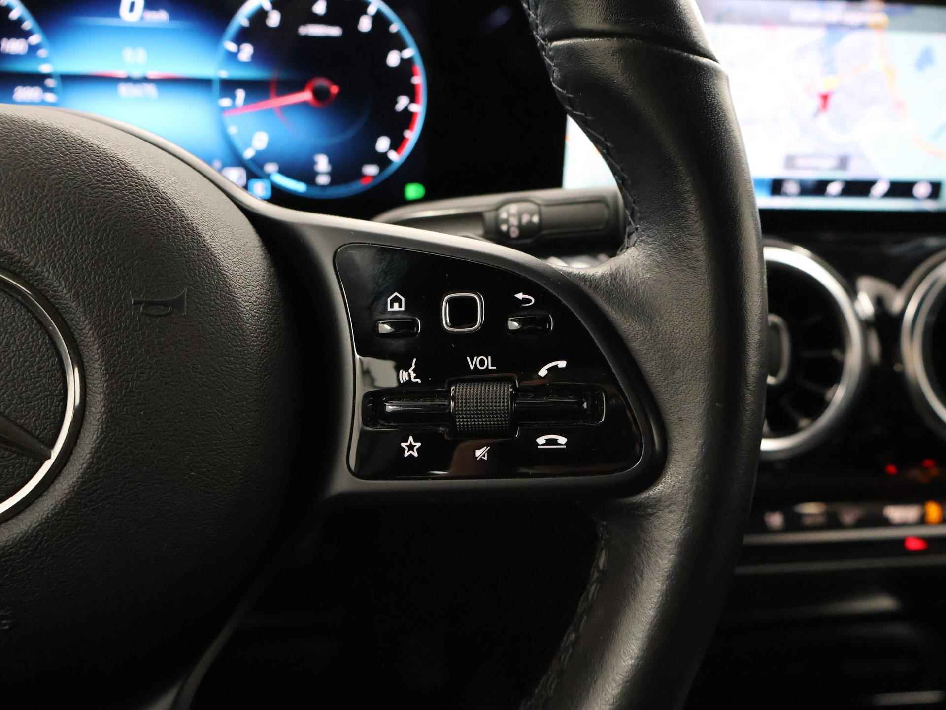 Mercedes-Benz GLB 200 Advantage | Trekhaak | Parkeercamera | Cruise Control | Climate Control | Apple CarPlay | widescreen cockpit - 36/49