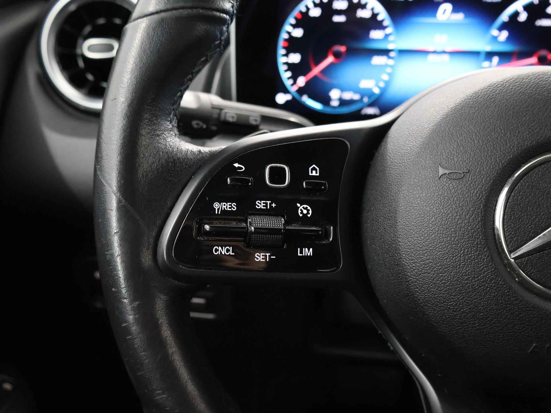 Mercedes-Benz GLB 200 Advantage | Trekhaak | Parkeercamera | Cruise Control | Climate Control | Apple CarPlay | widescreen cockpit - 38/49