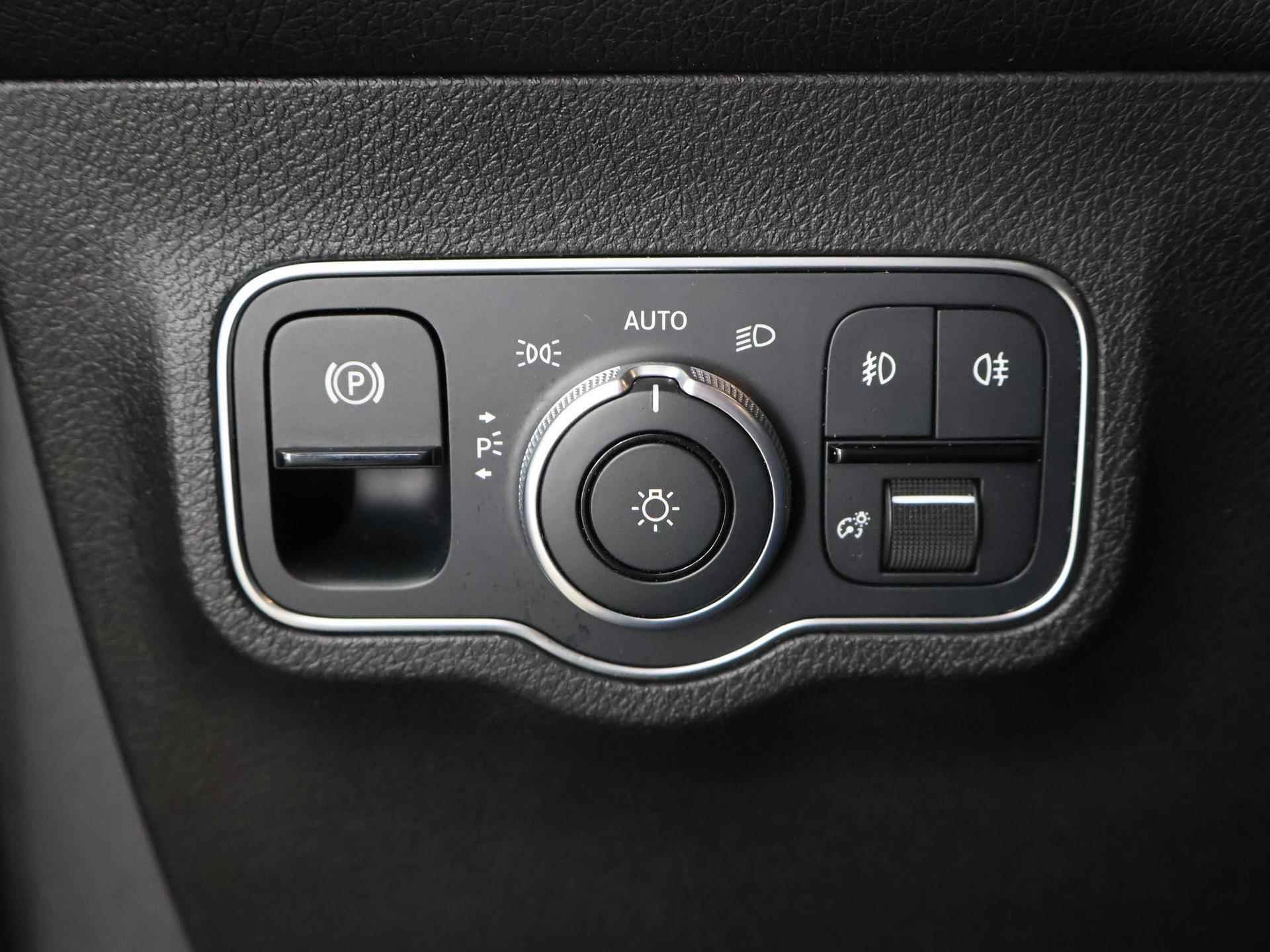 Mercedes-Benz GLB 200 Advantage | Trekhaak | Parkeercamera | Cruise Control | Climate Control | Apple CarPlay | widescreen cockpit - 40/49