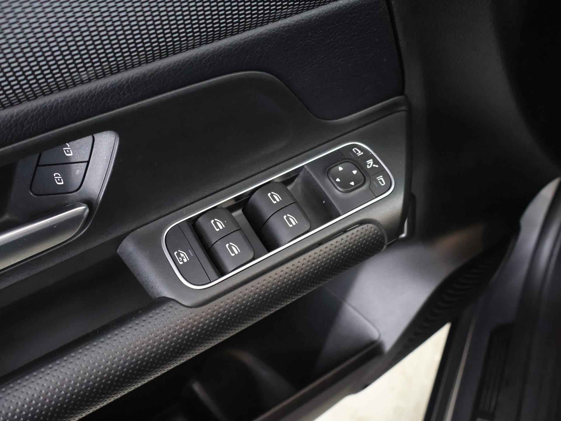 Mercedes-Benz GLB 200 Advantage | Trekhaak | Parkeercamera | Cruise Control | Climate Control | Apple CarPlay | widescreen cockpit - 41/49