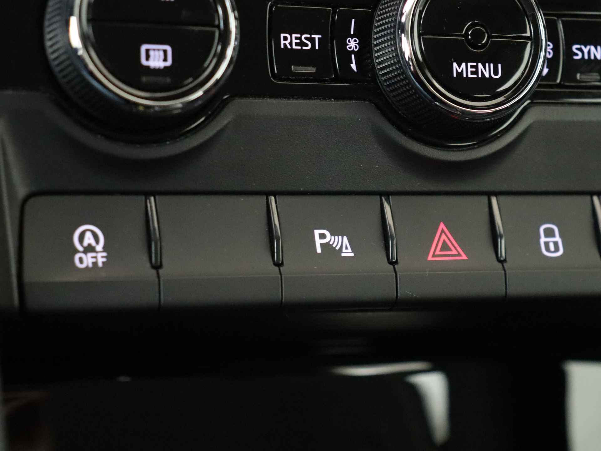 Škoda Kodiaq 1.5 TSI Limited Business Edition Automaat | Navigatie | Climate Control | 18 inch Lichtmetalen Velgen - 26/35