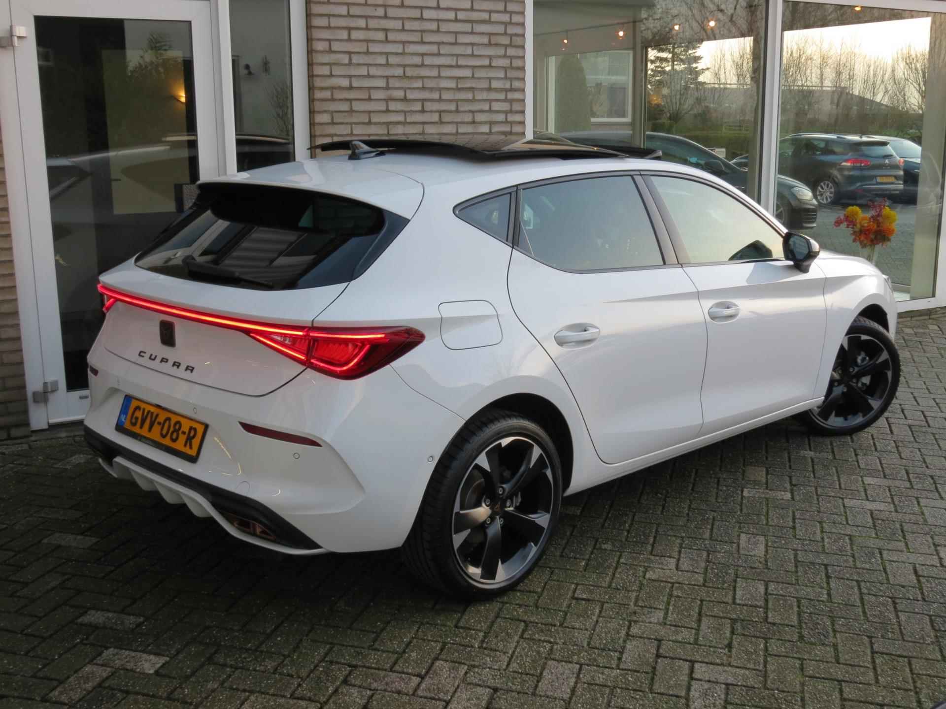 Cupra Leon 1.4 e-Hybrid Performance Pano|Camera|Winter Pack|Ad. Cruise|Clima|LED - 2/25