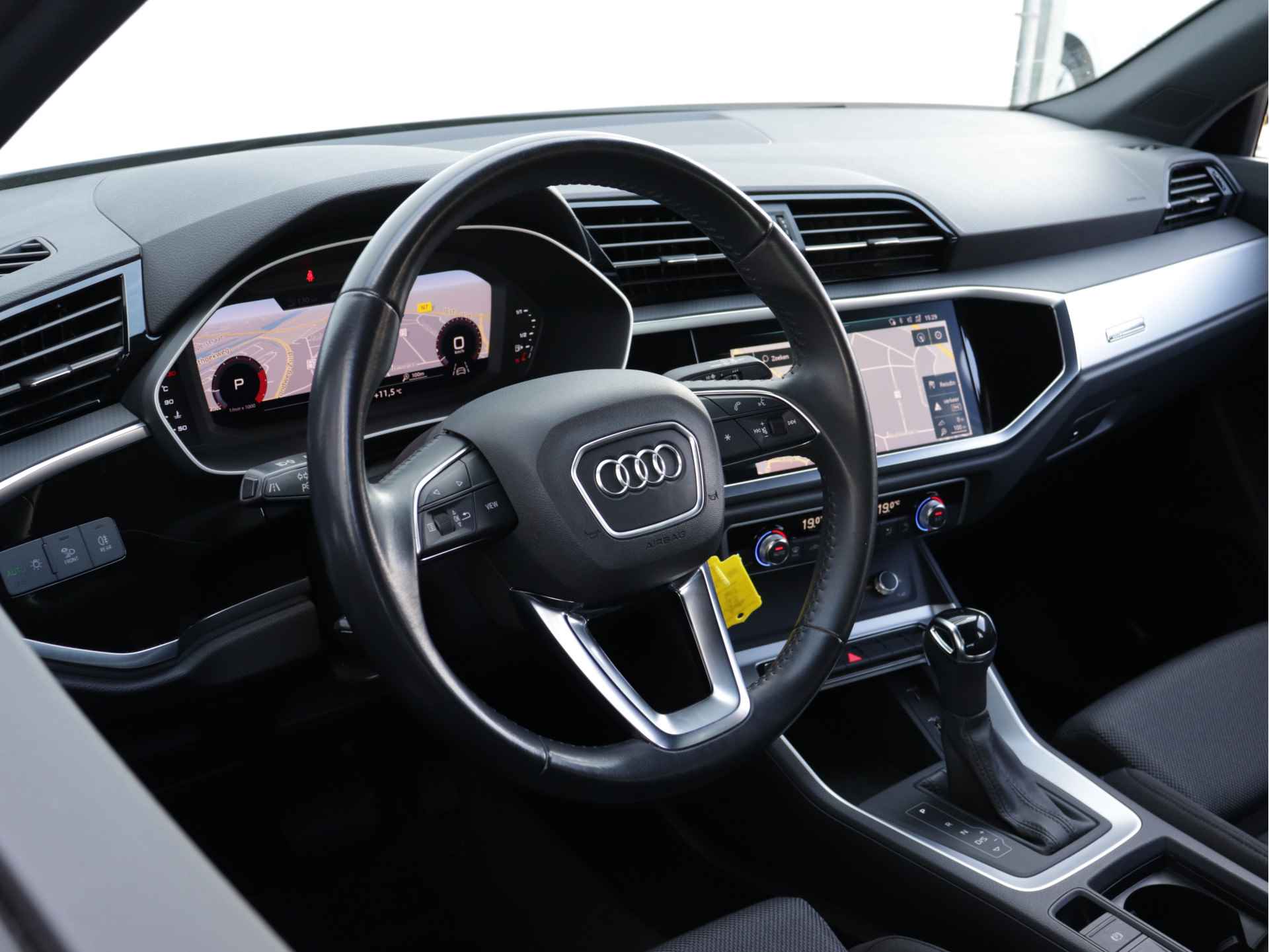 Audi Q3 35 TFSI S Line | S-Line | Trekhaak | Matrix LED | 19 Inch | Trekhaak | Camera | MMI-Plus Navigatie | NL-auto - 8/45