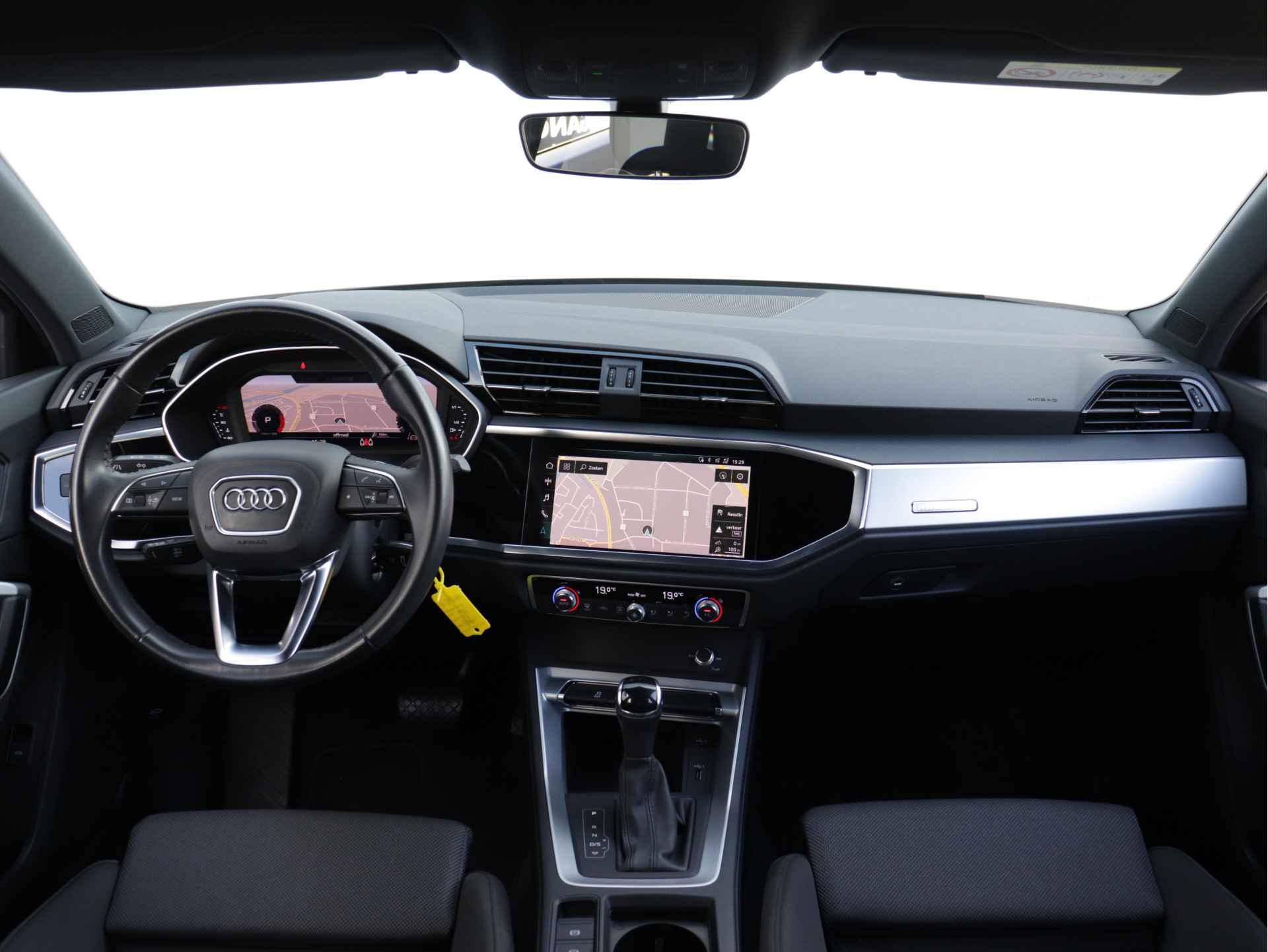 Audi Q3 35 TFSI S Line | S-Line | Trekhaak | Matrix LED | 19 Inch | Trekhaak | Camera | MMI-Plus Navigatie | NL-auto - 18/45