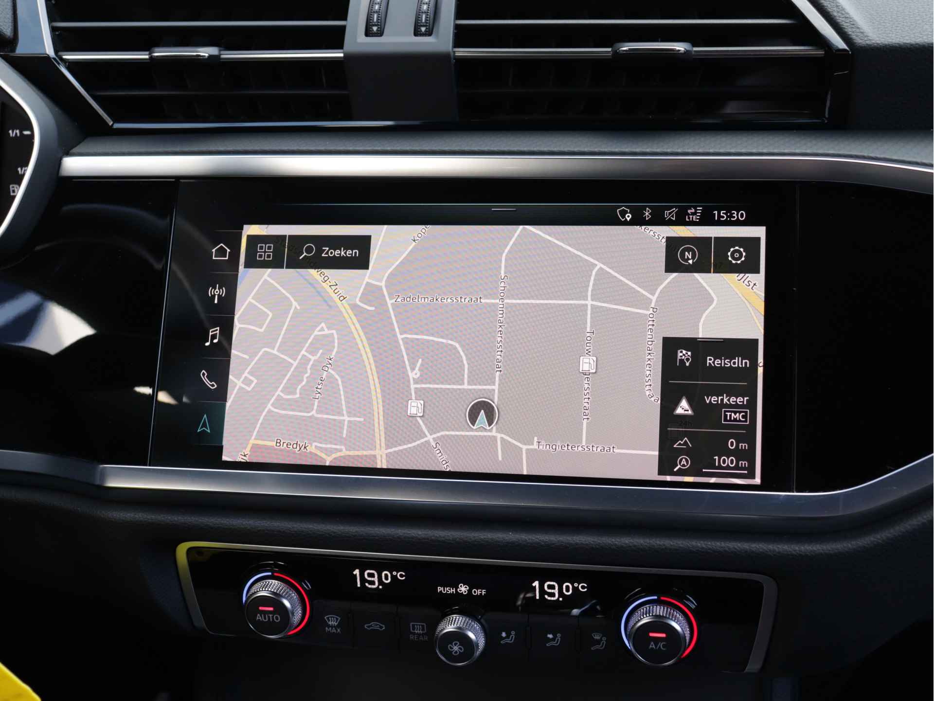 Audi Q3 35 TFSI S Line | S-Line | Trekhaak | Matrix LED | 19 Inch | Trekhaak | Camera | MMI-Plus Navigatie | NL-auto - 21/45