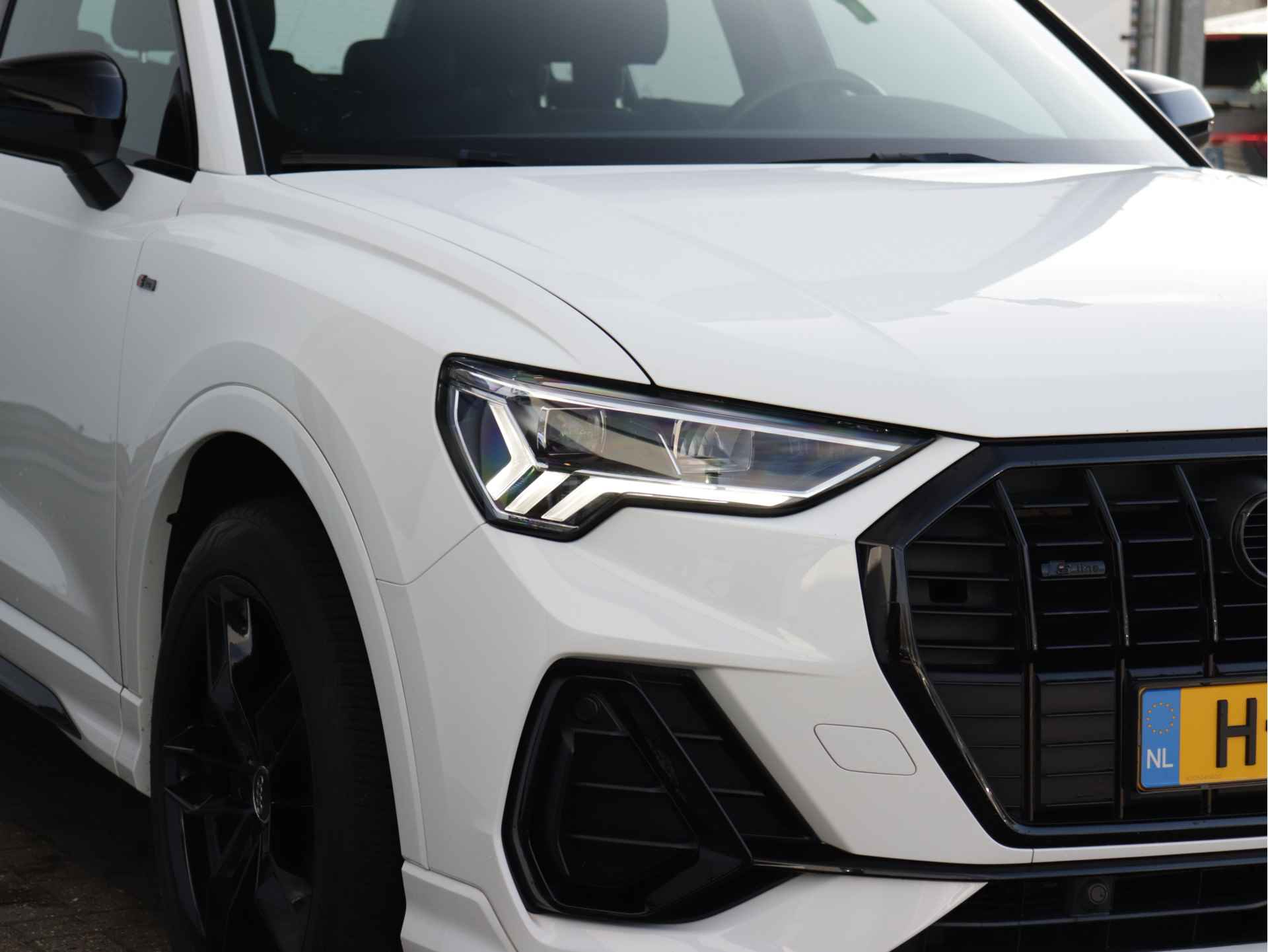 Audi Q3 35 TFSI S Line | S-Line | Trekhaak | Matrix LED | 19 Inch | Trekhaak | Camera | MMI-Plus Navigatie | NL-auto - 28/45
