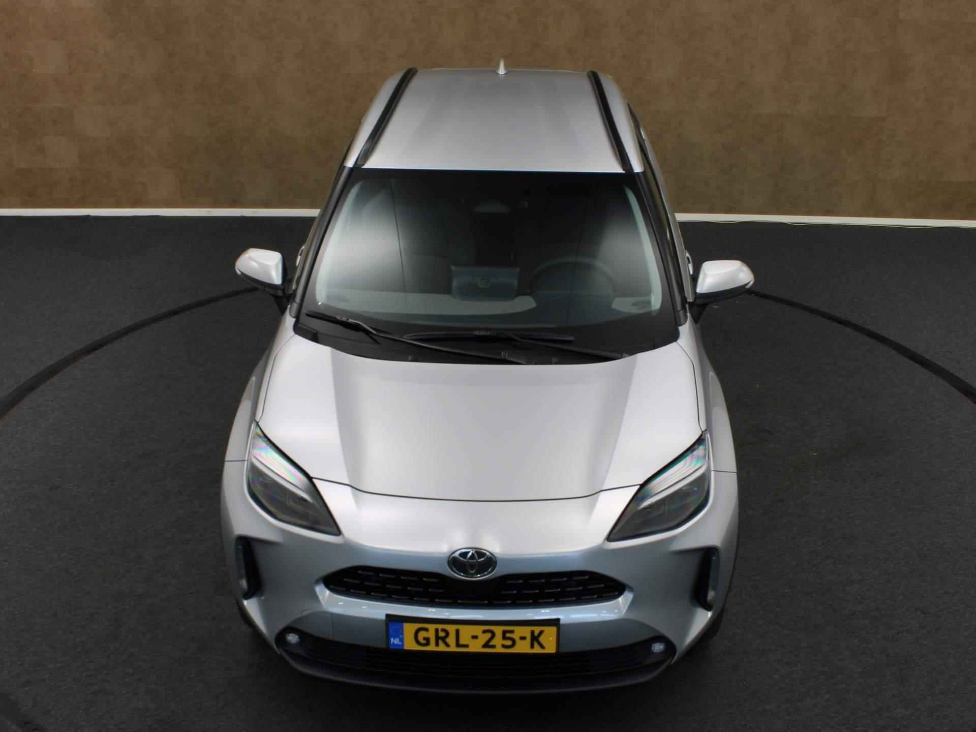 Toyota Yaris Cross 1.5 Hybrid 130 Executive - ELEKTRISCHE ACHTERKLEP - PARKEERSENSOREN VOOR EN ACHTER - NAVIGATIE - STOEL, STUUR EN VOORRUIT VERWARMING - DRAADLOZE TELEFOONLADER - ADAPTIVE CRUISE CONTROL - CLIMATE CONTROL - 12/42