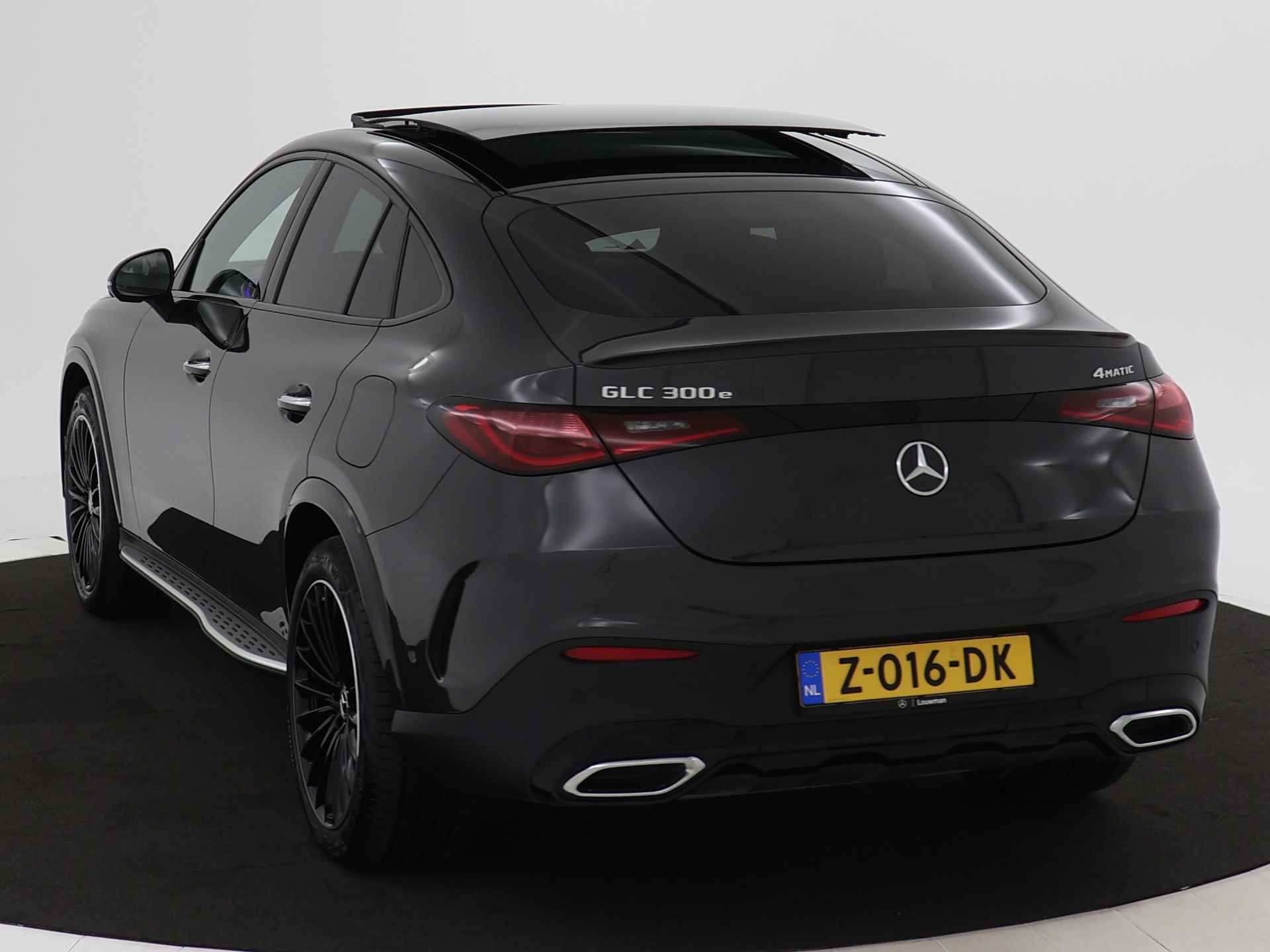 Mercedes-Benz GLC 300 e 4M AMG Plug-In Hybride | Navigatie | Rondomzicht camera | Panoramadak | Dodehoek Assistent | Inclusief 24 maanden MB Certified garantie voor Europa. - 17/46