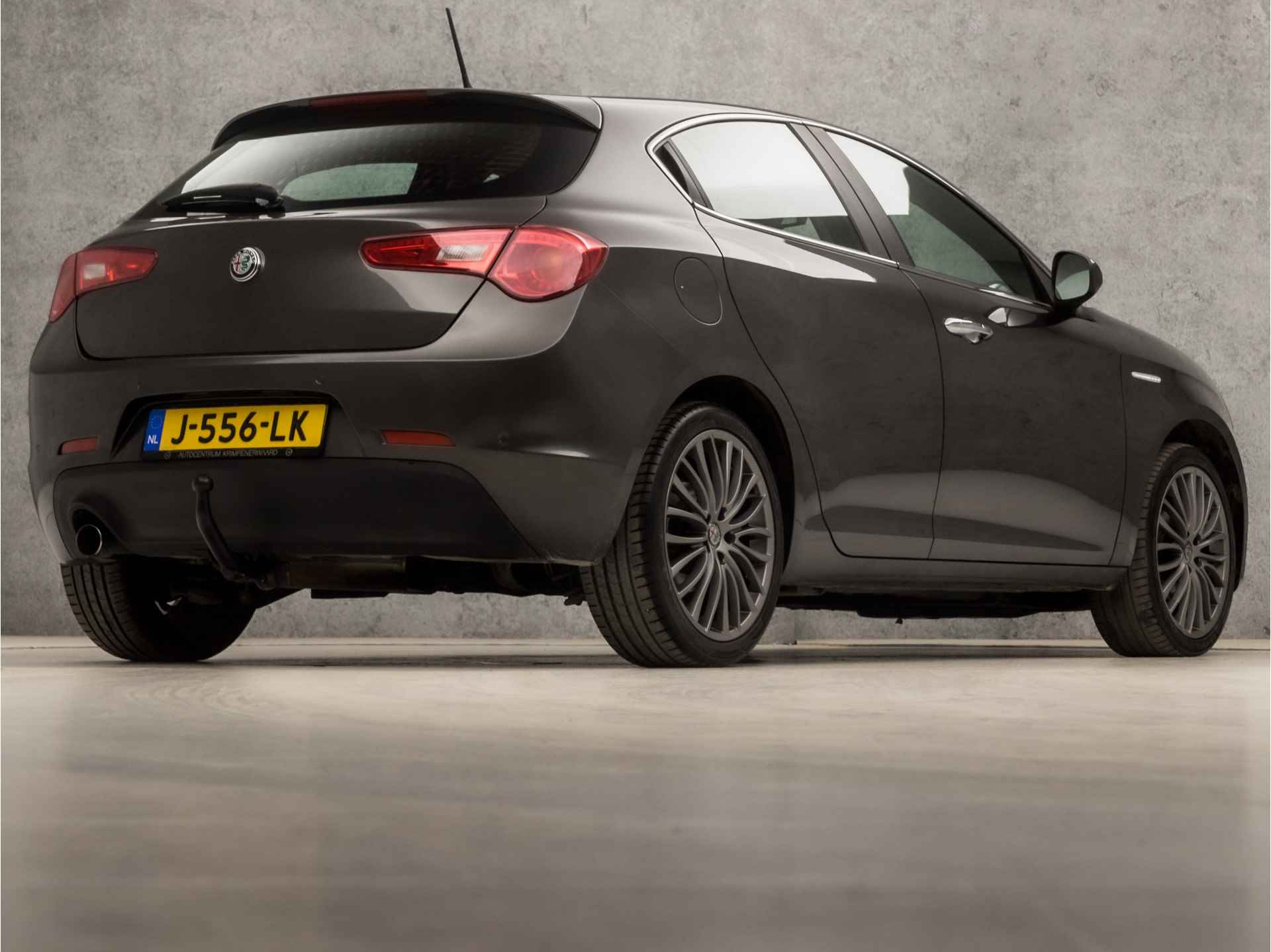 Alfa Romeo Giulietta 1.4 Turbo Distinctive Sport (NAVIGATIE, CLIMATE, XENON, BRUIN LEDER, SPORTSTOELEN, PARKEERSENSOREN, CRUISE, NIEUWSTAAT) - 5/30