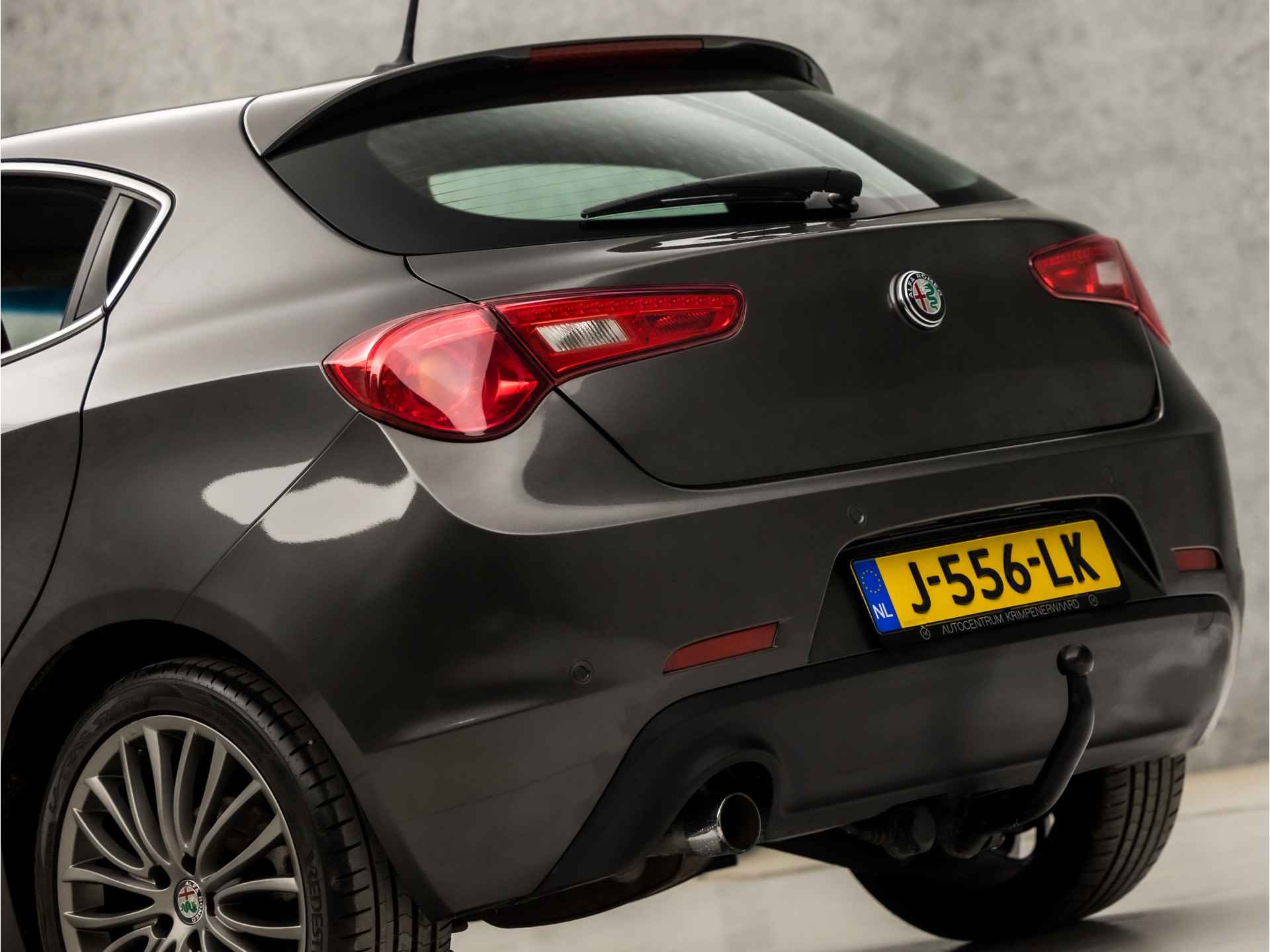 Alfa Romeo Giulietta 1.4 Turbo Distinctive Sport (NAVIGATIE, CLIMATE, XENON, BRUIN LEDER, SPORTSTOELEN, PARKEERSENSOREN, CRUISE, NIEUWSTAAT) - 11/30