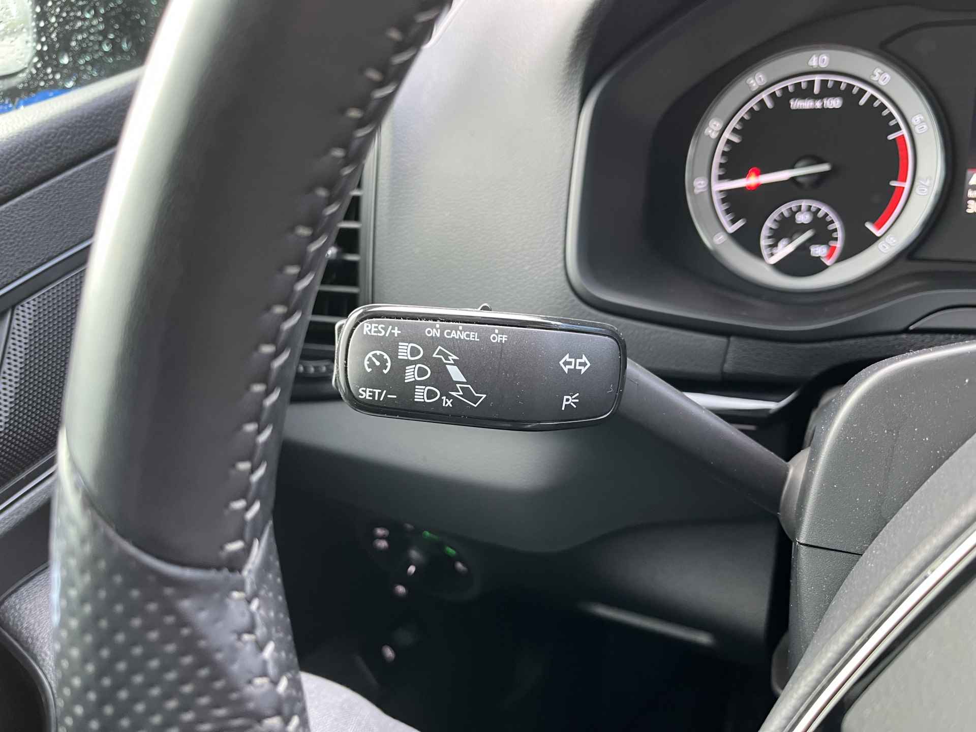 Škoda Karoq 1.5 TSI Sportline / AUTOMAAT/ PANO/ PARK. SENSOREN/ MATRIX/ CRUISE/ KEYLESS/ STOEL EN STUUR VERWARM./ APP CONNECT/ VOORRUIT VERWARM./ NAVI/ CLIMA/ - 10/23