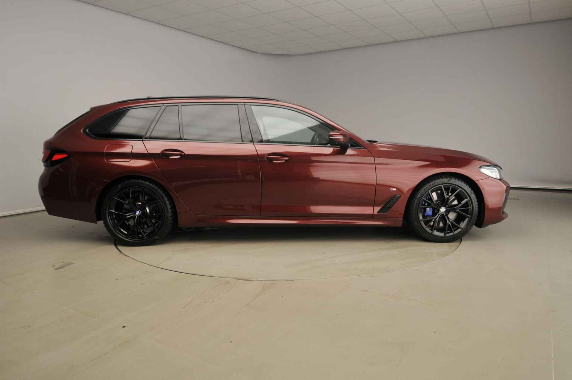 BMW 5 Serie Touring 540d xDrive | M-Sportpakket | Laserlicht | Leder | Navigatie | Schuifdak | Trekhaak | DAB | Bowers & Wilkins sound | Alu 20 inch - 5/53