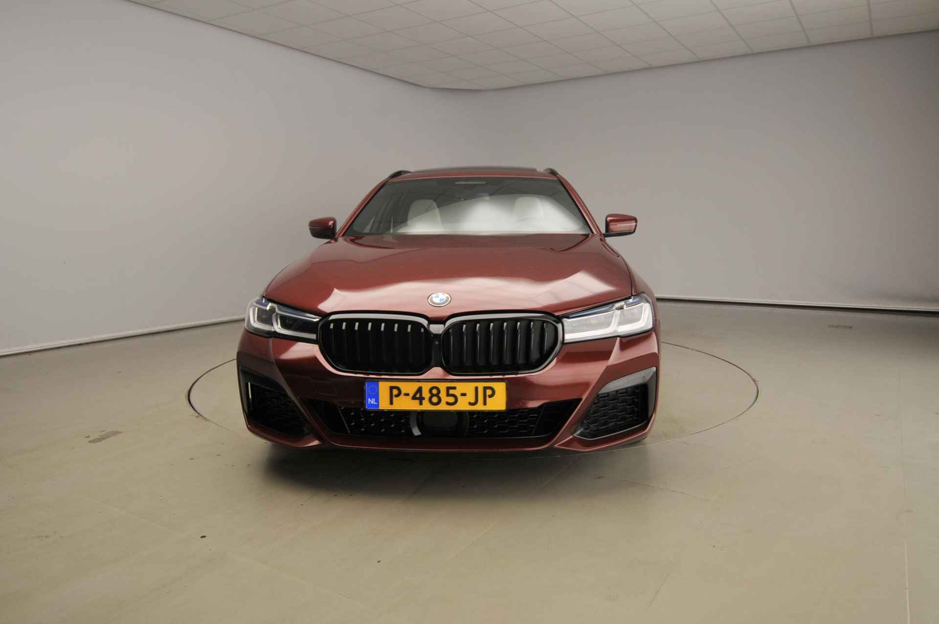 BMW 5 Serie Touring 540d xDrive | M-Sportpakket | Laserlicht | Leder | Navigatie | Schuifdak | Trekhaak | DAB | Bowers & Wilkins sound | Alu 20 inch - 6/53