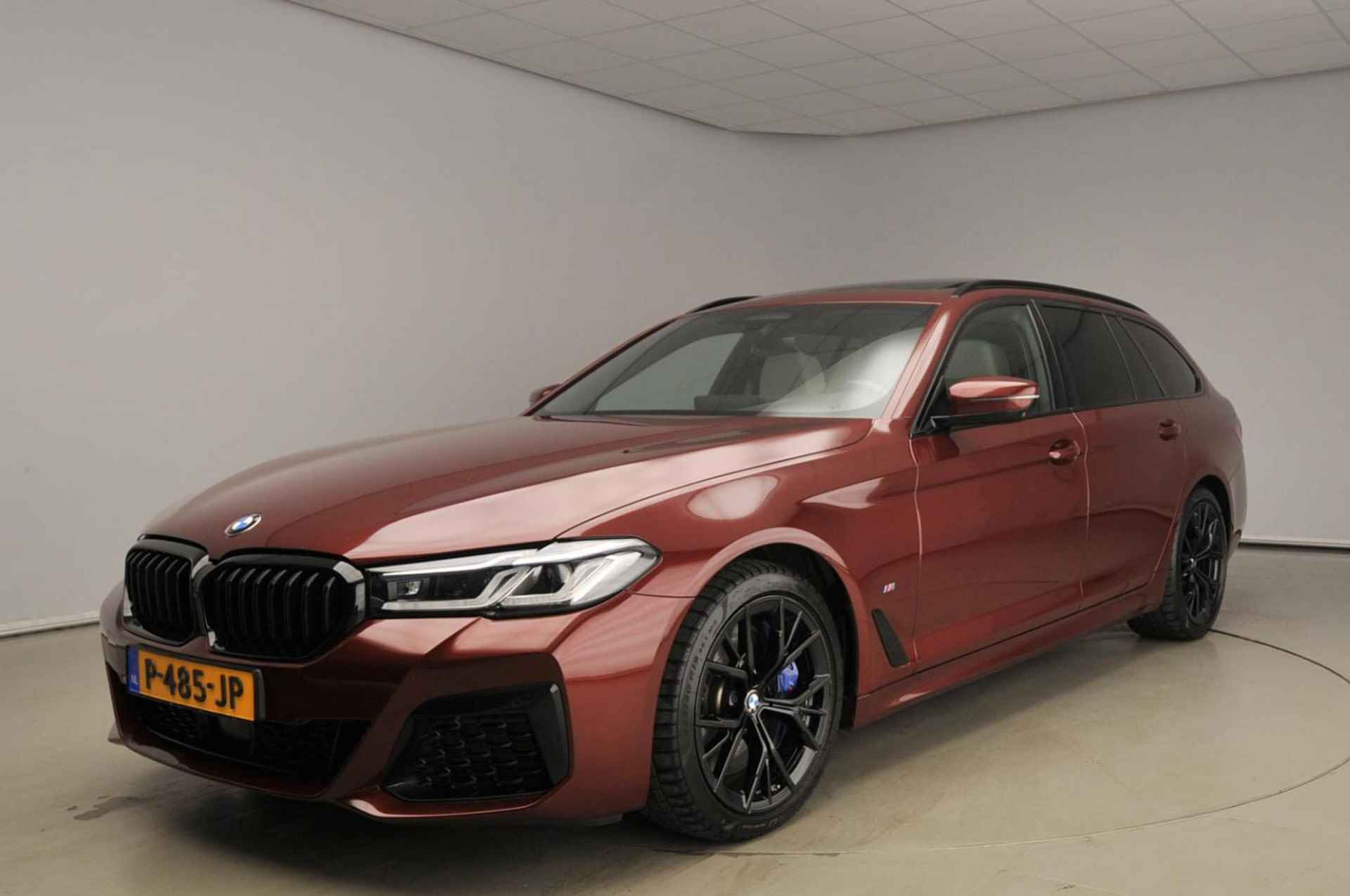 BMW 5 Serie Touring 540d xDrive | M-Sportpakket | Laserlicht | Leder | Navigatie | Schuifdak | Trekhaak | DAB | Bowers & Wilkins sound | Alu 20 inch - 53/53