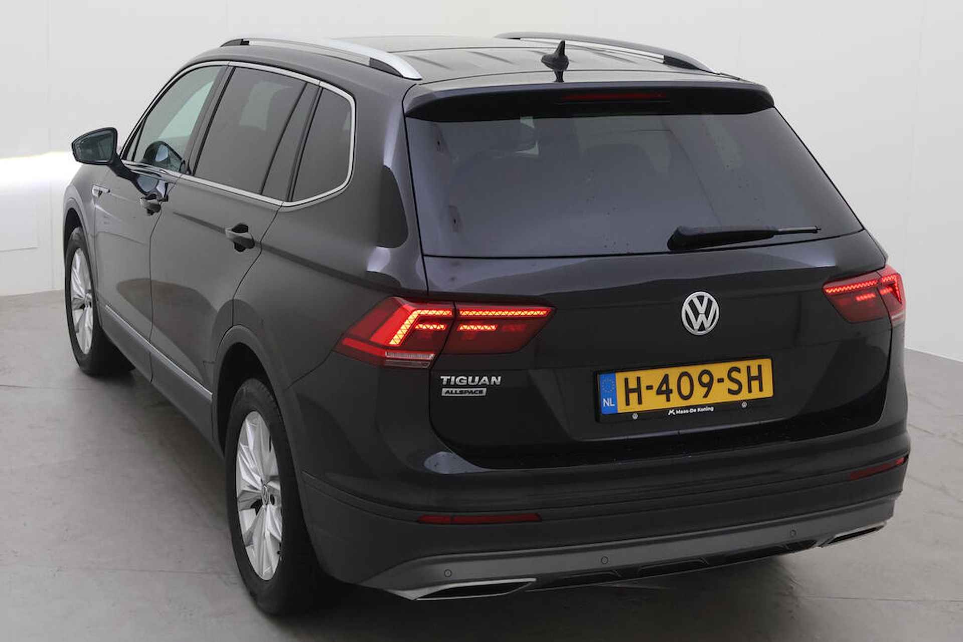 Volkswagen Tiguan Allspace 1.5 TSI 150pk DSG Comfortline Business 7p. Panoramadak / LED / Elek. Achterklep / Navigatie / 18" LMV - 10/17