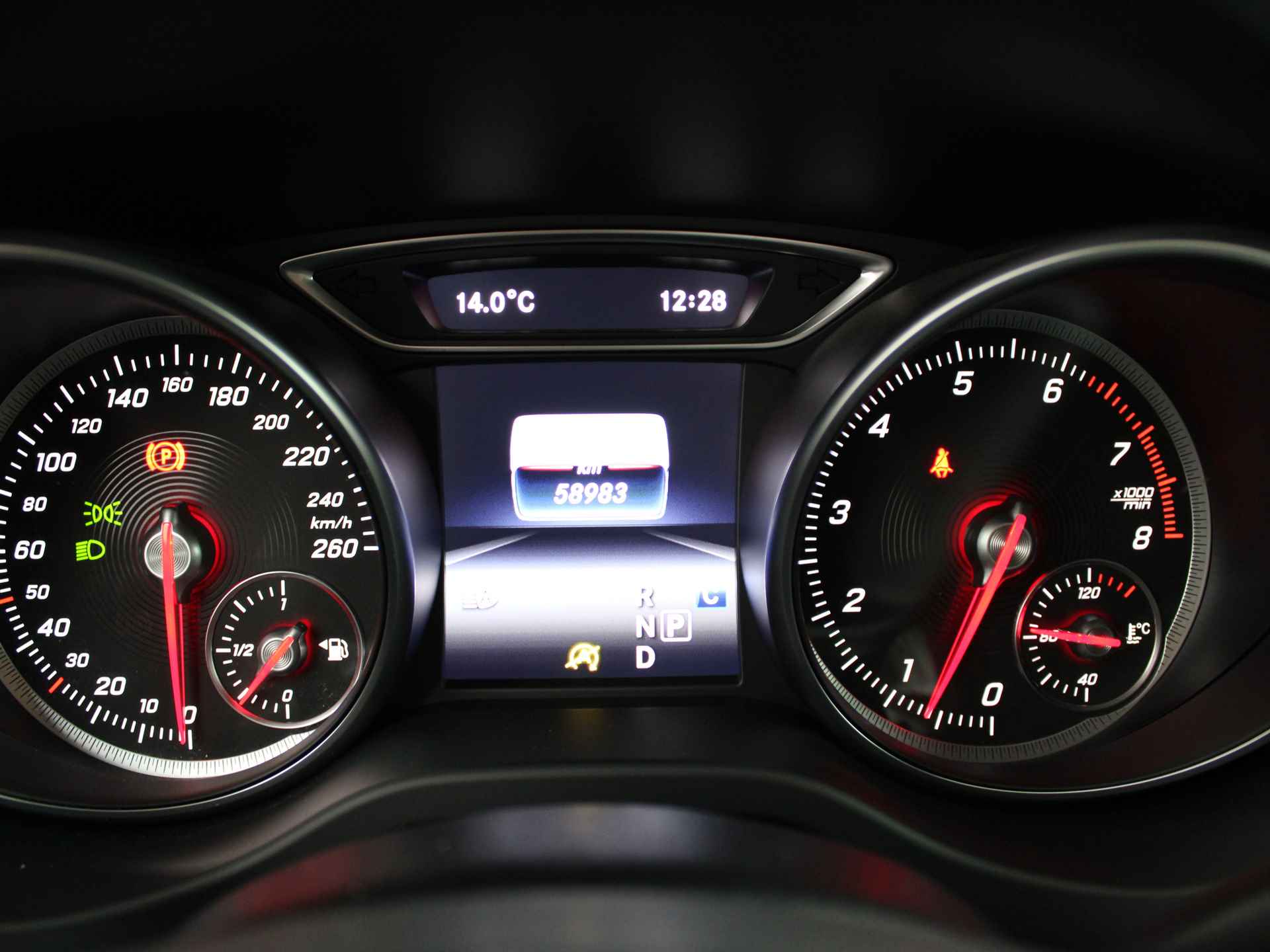 Mercedes-Benz GLA 180 Business Solution AMG | Navigatie | Camera | Climate Control | Stoelverwarming | Parkeersensoren | - 7/44