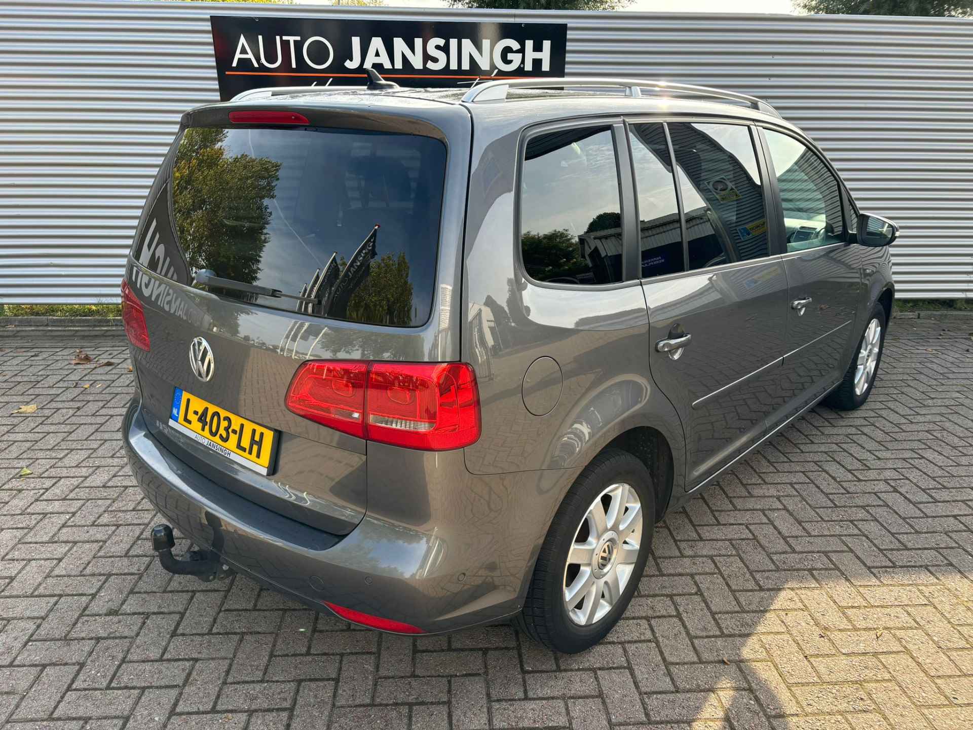 Volkswagen Touran 1.2 TSI Life BlueMotion | Clima | Cruise control | LM Velgen | Trekhaak |  PDC achter | Privacy glas | Stoelverwarming | RIJKLAARPRIJS INCL 12 MAANDEN GARANTIE EN BEURT - 6/18