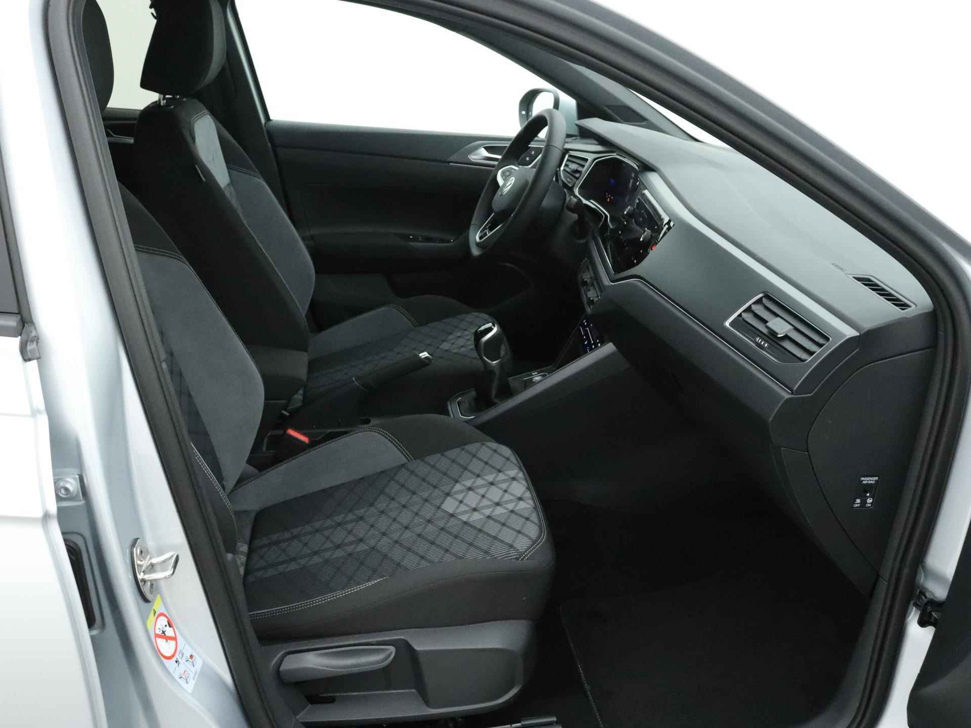 Volkswagen Taigo 1.0 TSI R-Line | DEMO AUTO | Comfort pakket | Stoelverw. | Camera | Keyless | Navigatie | R-line | Lichtmetalen velgen | - 8/22