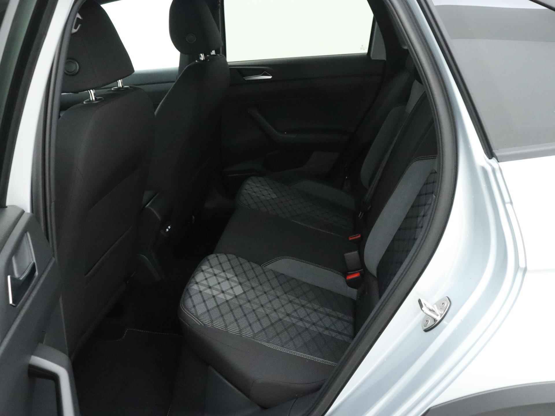 Volkswagen Taigo 1.0 TSI R-Line | DEMO AUTO | Comfort pakket | Stoelverw. | Camera | Keyless | Navigatie | R-line | Lichtmetalen velgen | - 9/22