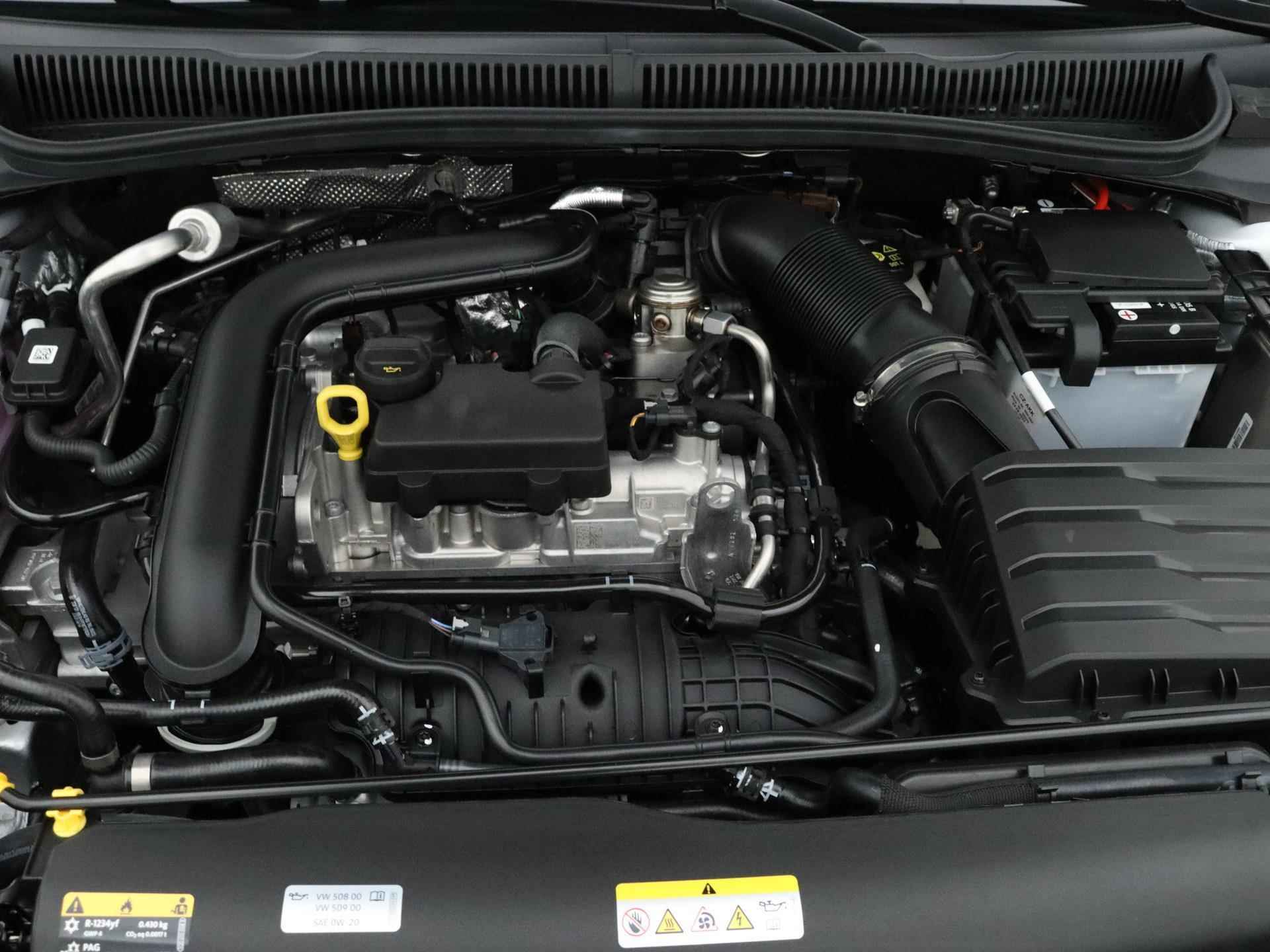 Volkswagen Taigo 1.0 TSI R-Line | DEMO AUTO | Comfort pakket | Stoelverw. | Camera | Keyless | Navigatie | R-line | Lichtmetalen velgen | - 18/22