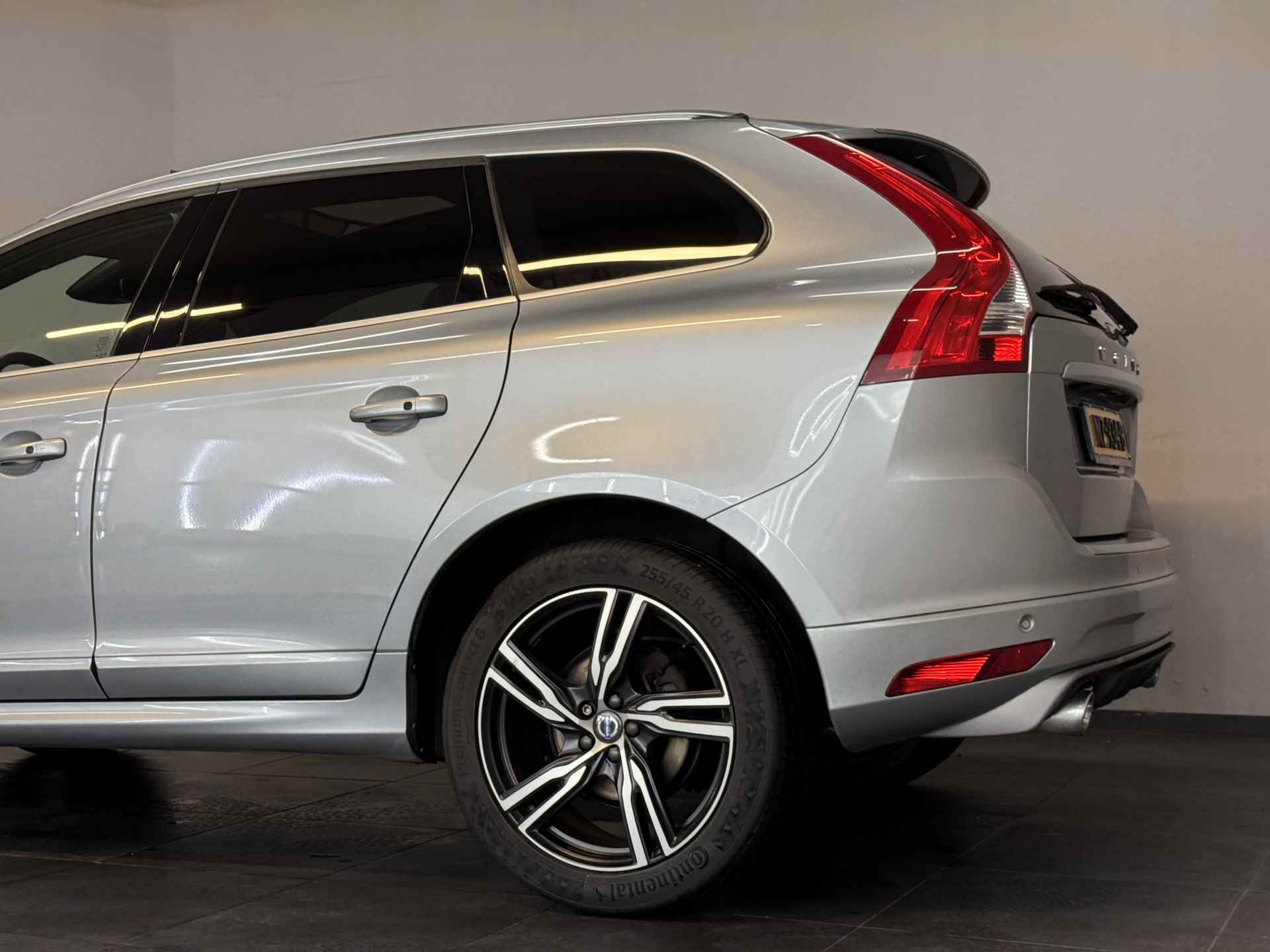 Volvo XC60 2.0 D4 FWD R-Design ✅ Panoramadak ✅ R-Design ✅ Harman/Kardon ✅ Trekhaak ✅ Stoelverwarming ✅ Adaptive Cruise Control ✅ Stuurverwarming ✅ - 22/82