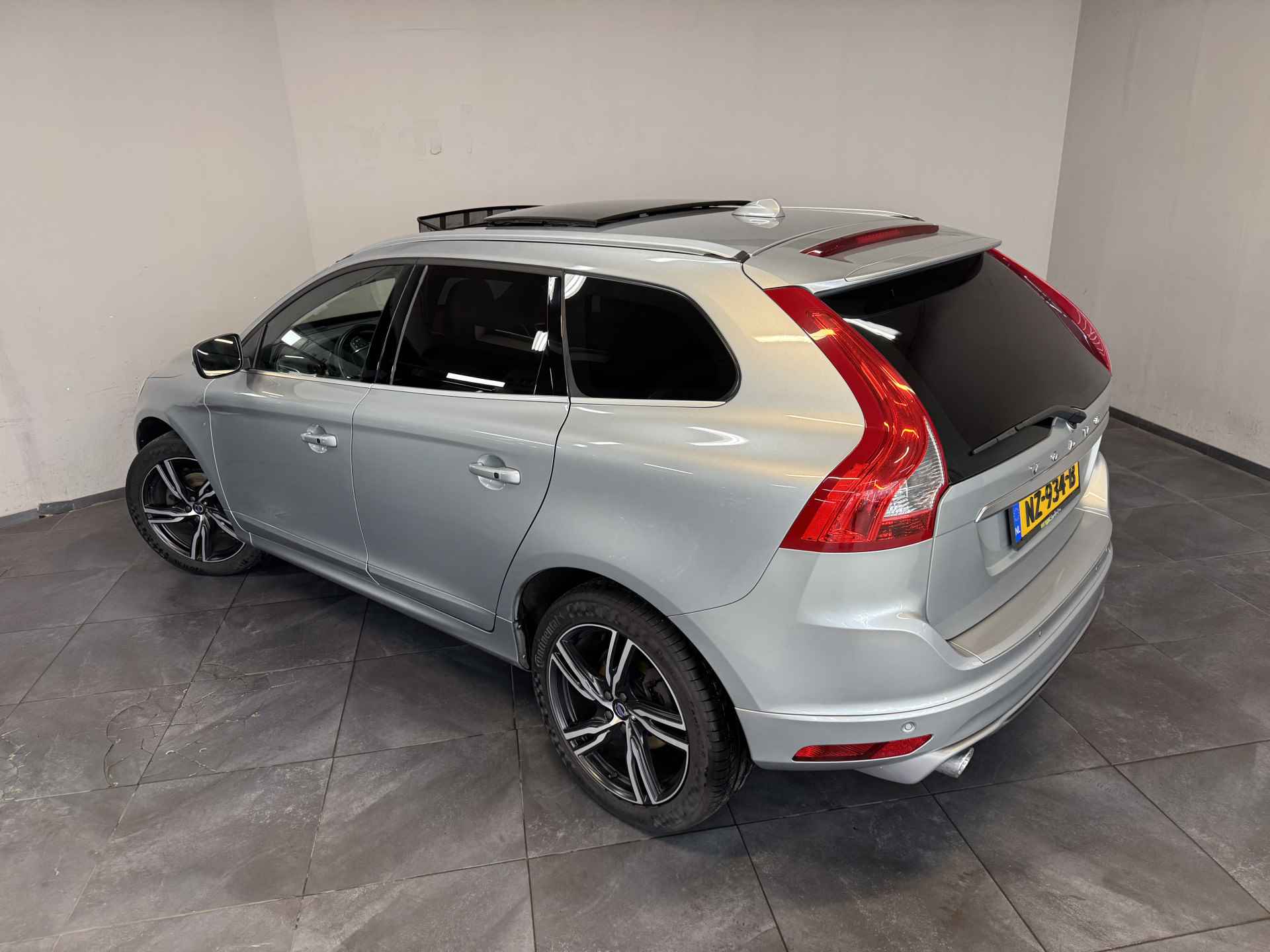 Volvo XC60 2.0 D4 FWD R-Design ✅ Panoramadak ✅ R-Design ✅ Harman/Kardon ✅ Trekhaak ✅ Stoelverwarming ✅ Adaptive Cruise Control ✅ Stuurverwarming ✅ - 23/82