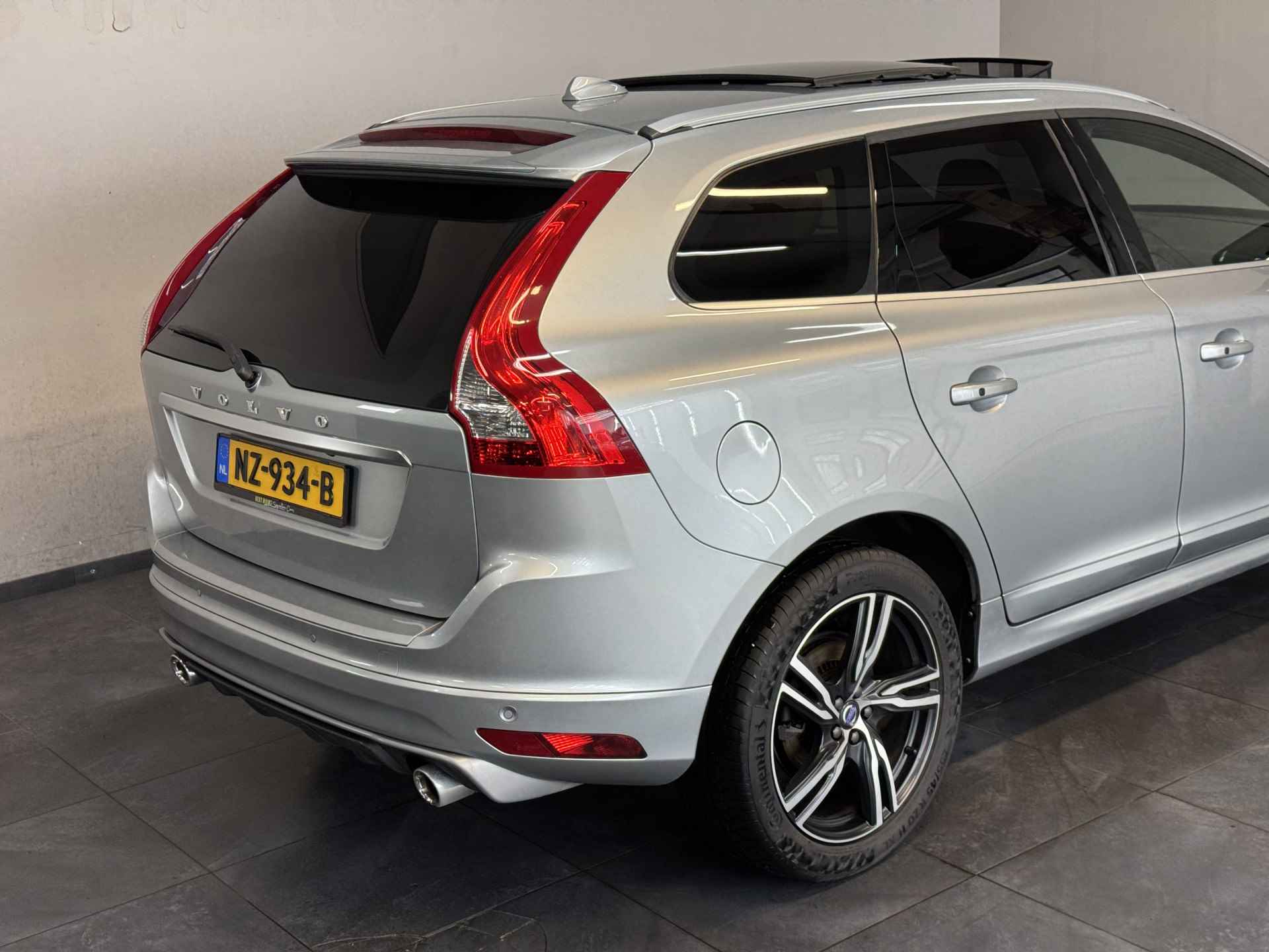 Volvo XC60 2.0 D4 FWD R-Design ✅ Panoramadak ✅ R-Design ✅ Harman/Kardon ✅ Trekhaak ✅ Stoelverwarming ✅ Adaptive Cruise Control ✅ Stuurverwarming ✅ - 33/82