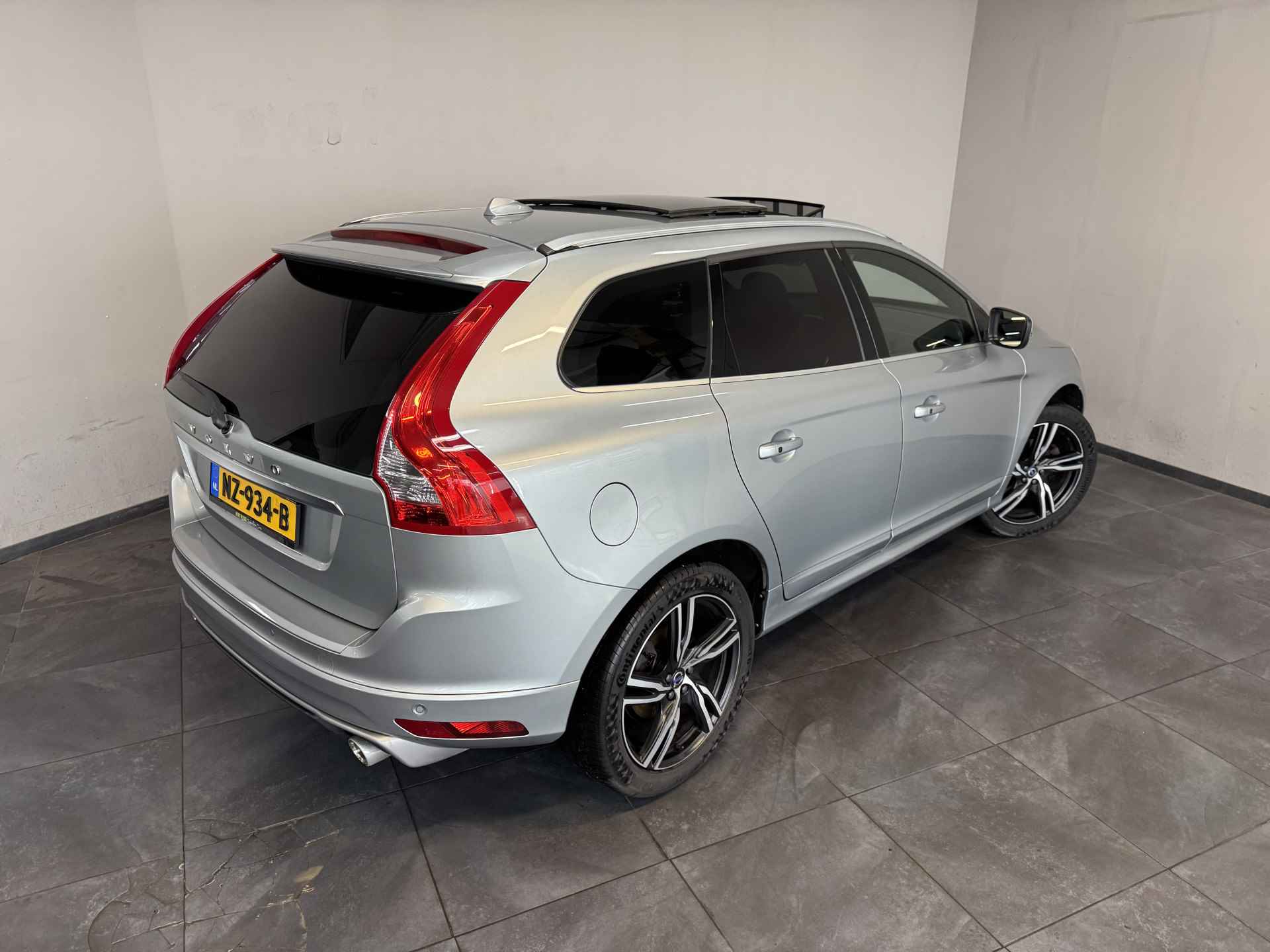 Volvo XC60 2.0 D4 FWD R-Design ✅ Panoramadak ✅ R-Design ✅ Harman/Kardon ✅ Trekhaak ✅ Stoelverwarming ✅ Adaptive Cruise Control ✅ Stuurverwarming ✅ - 34/82