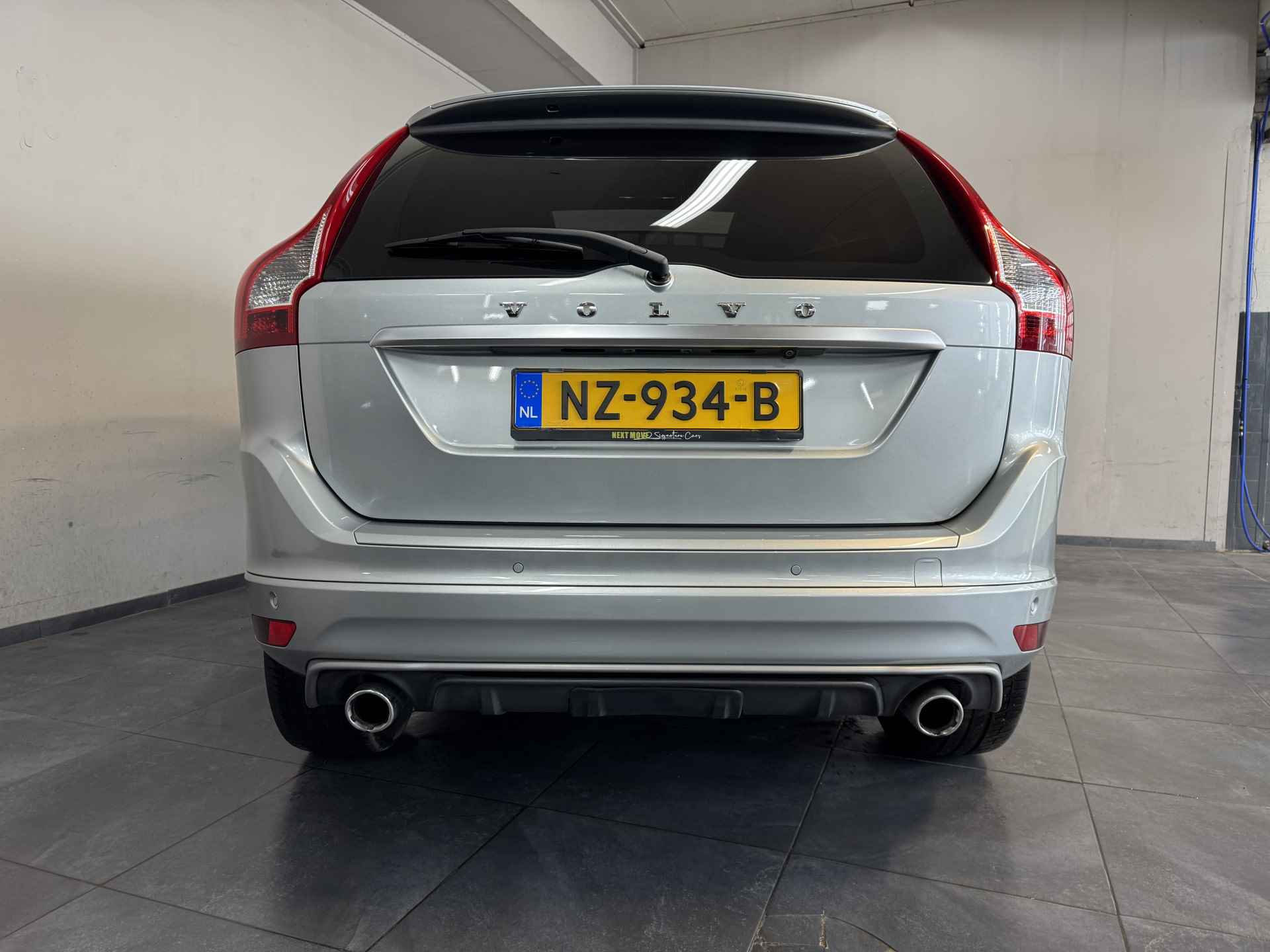 Volvo XC60 2.0 D4 FWD R-Design ✅ Panoramadak ✅ R-Design ✅ Harman/Kardon ✅ Trekhaak ✅ Stoelverwarming ✅ Adaptive Cruise Control ✅ Stuurverwarming ✅ - 70/82