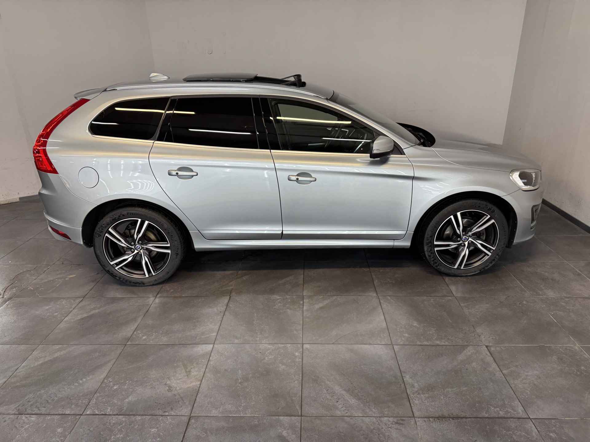 Volvo XC60 2.0 D4 FWD R-Design ✅ Panoramadak ✅ R-Design ✅ Harman/Kardon ✅ Trekhaak ✅ Stoelverwarming ✅ Adaptive Cruise Control ✅ Stuurverwarming ✅ - 74/82