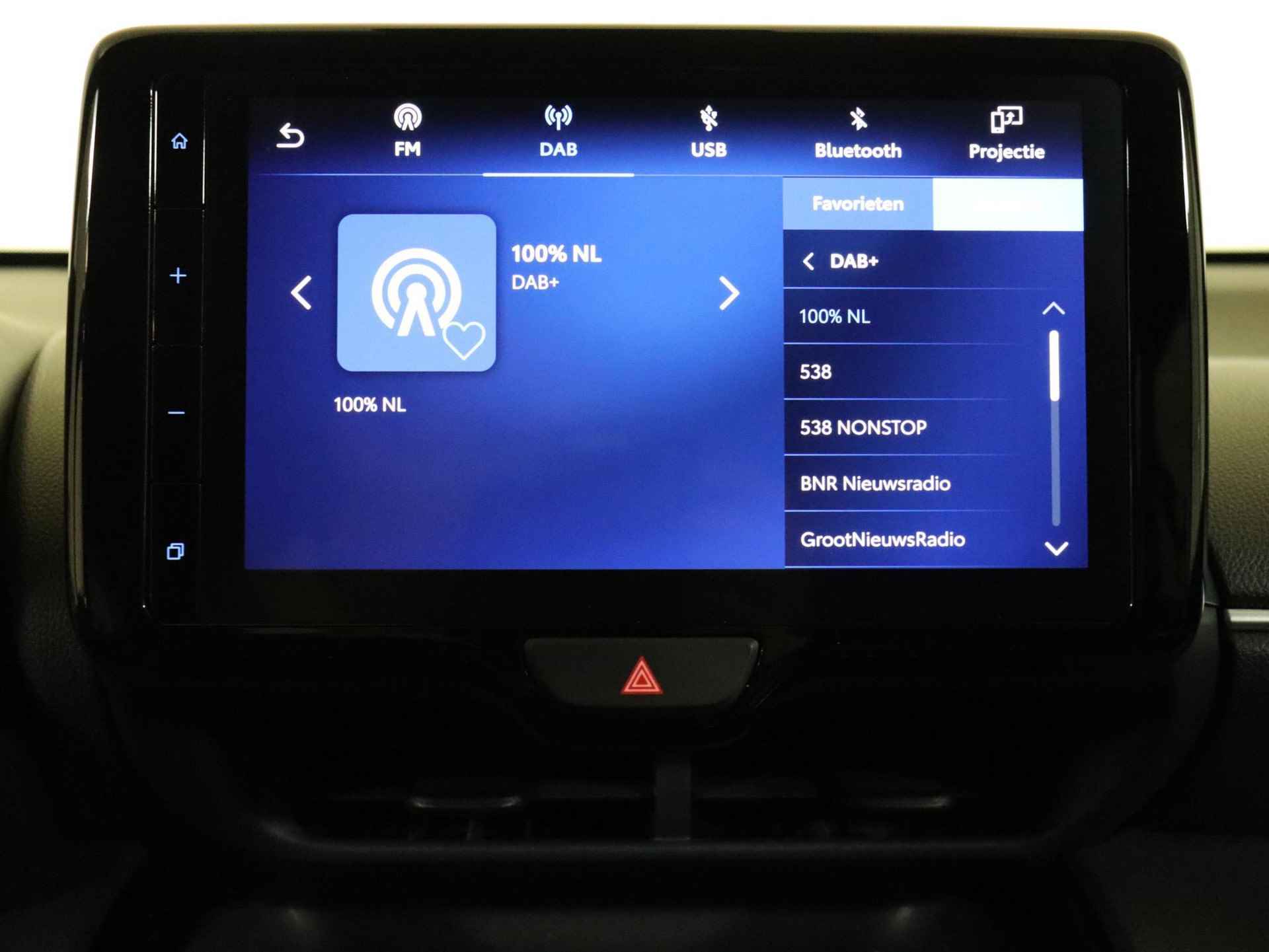 Toyota Yaris Cross 1.5 Hybrid Dynamic Limited | Stoelverwaming | Parkeersensoren voor en achter NAVI| Apple carplay | Android auto | Thuiskomer | - 8/35
