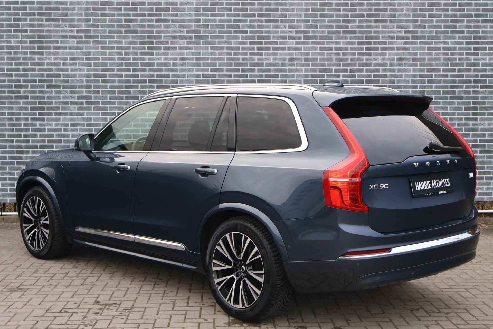 Volvo XC90 2.0 T8 Recharge AWD Ultimate Bright | Luchtvering | Rondomzicht Camera | Stoelverwarming | - 4/35