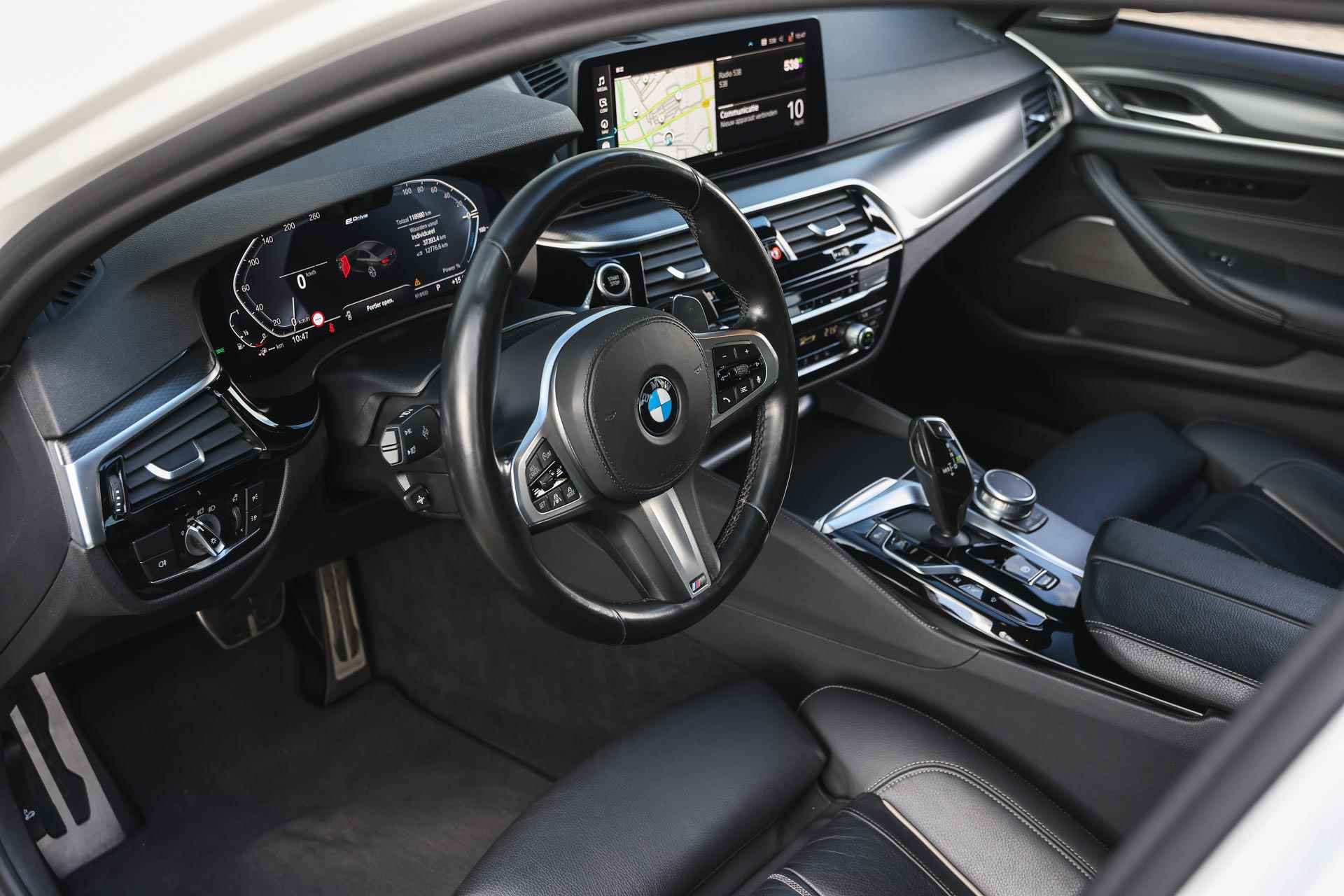 BMW 5 Serie 530e High Executive M Sport Automaat / Trekhaak / Stoelverwarming / Laserlight / Head-Up / Parking Assistant Plus / Live Cockpit Professional / Harman Kardon - 9/38