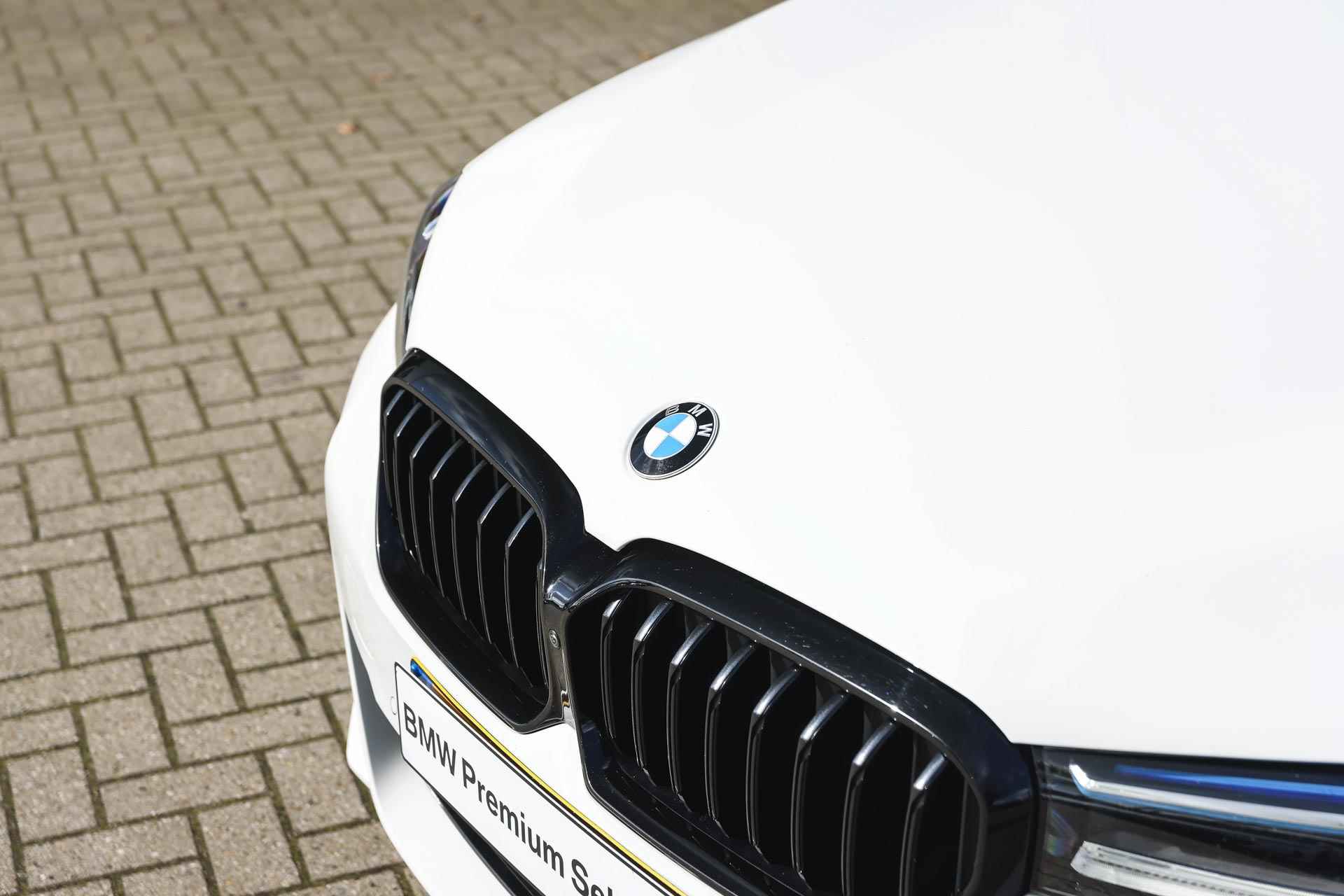 BMW 5 Serie 530e High Executive M Sport Automaat / Trekhaak / Stoelverwarming / Laserlight / Head-Up / Parking Assistant Plus / Live Cockpit Professional / Harman Kardon - 33/38