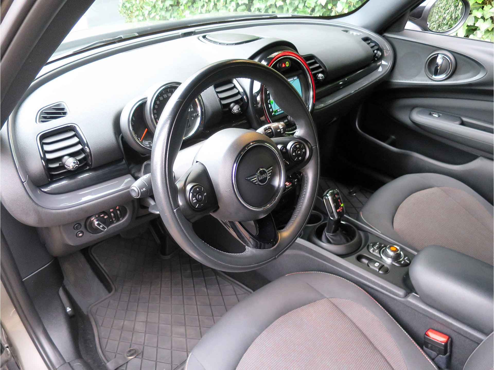 MINI Clubman 1.5 Cooper F54 LCI automaat met Navi, BT, Park.ass, cruise en 16" - 12/43