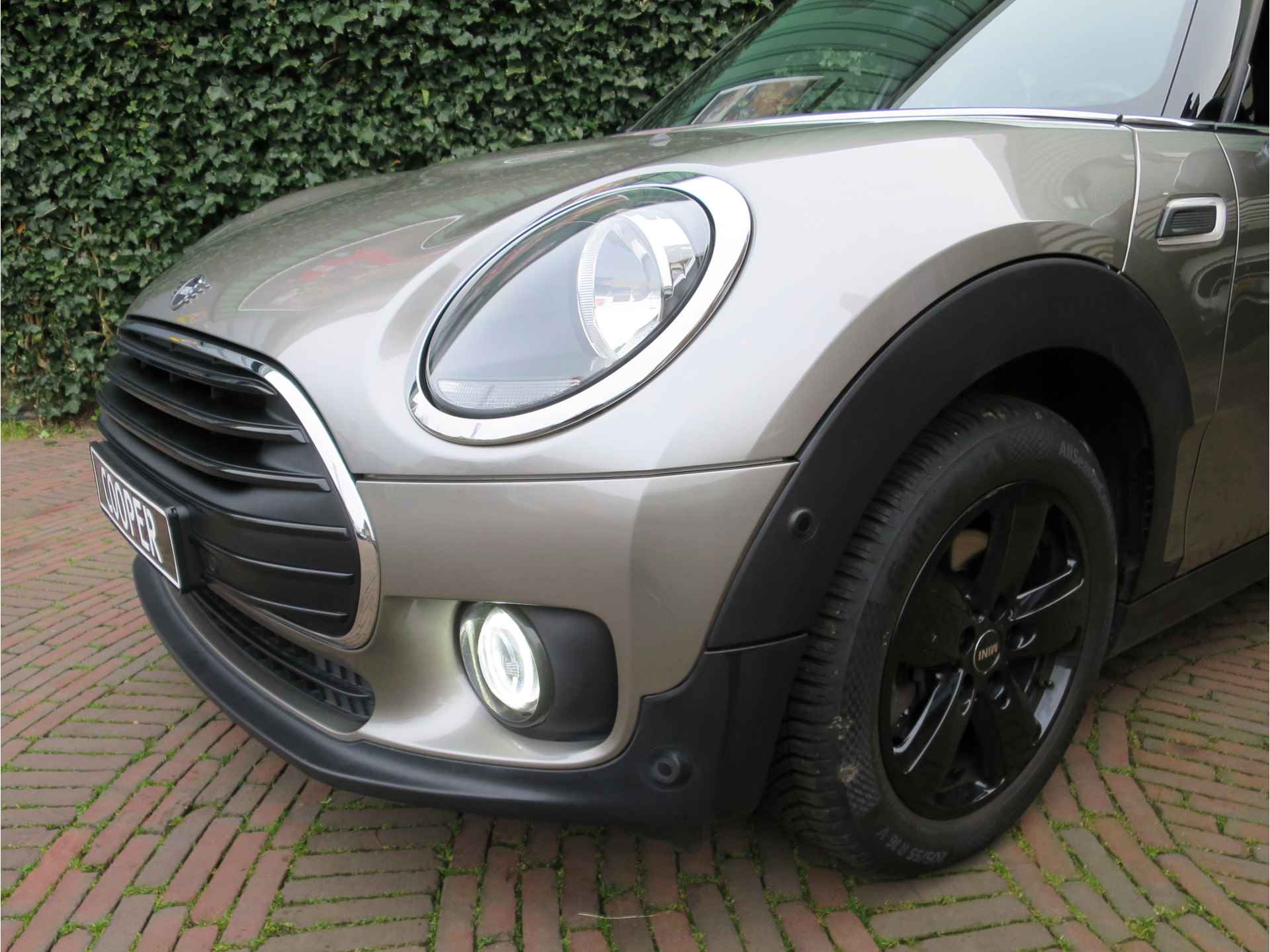 MINI Clubman 1.5 Cooper F54 LCI automaat met Navi, BT, Park.ass, cruise en 16" - 25/43