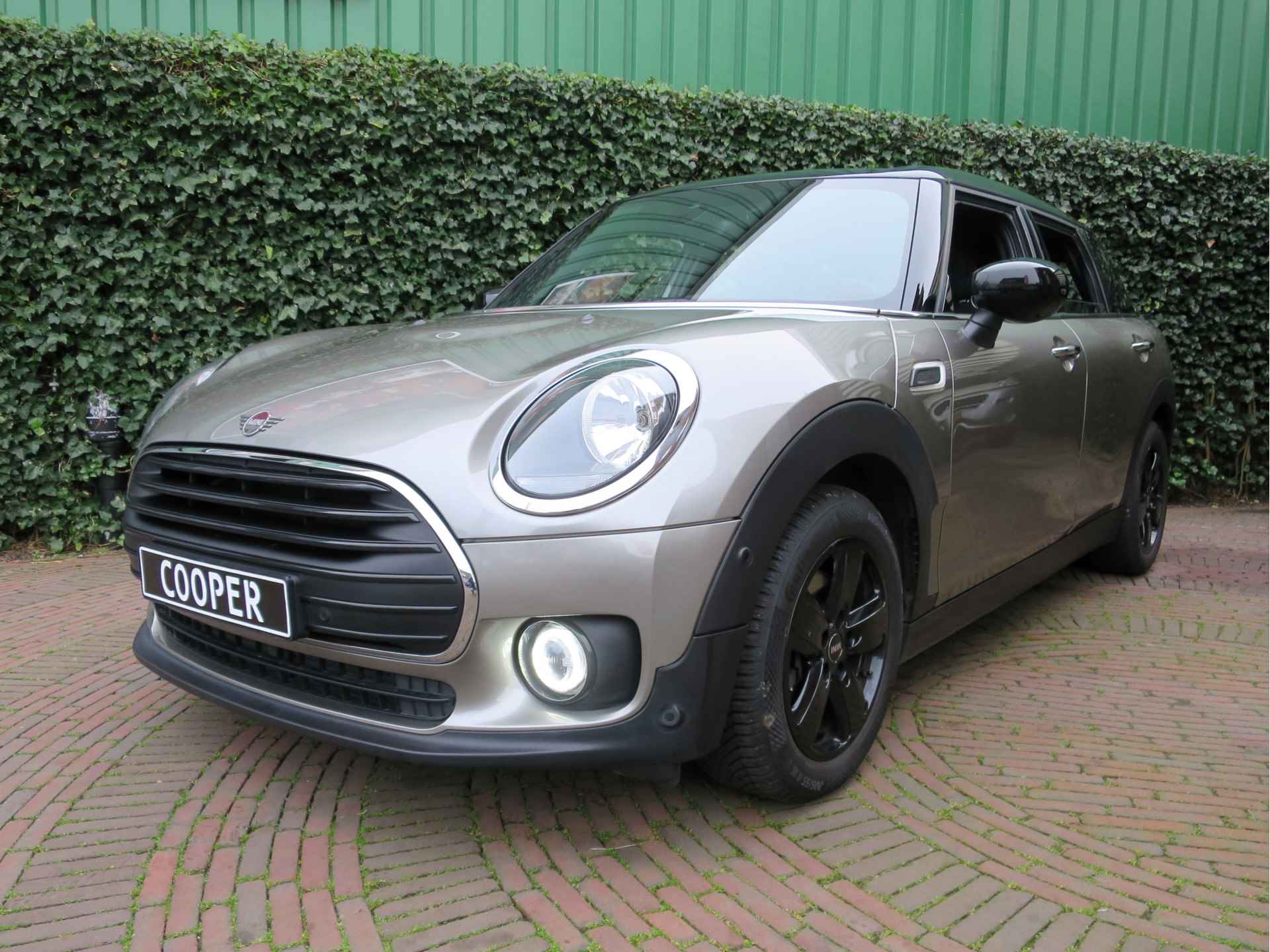 MINI Clubman 1.5 Cooper F54 LCI automaat met Navi, BT, Park.ass, cruise en 16" - 30/43