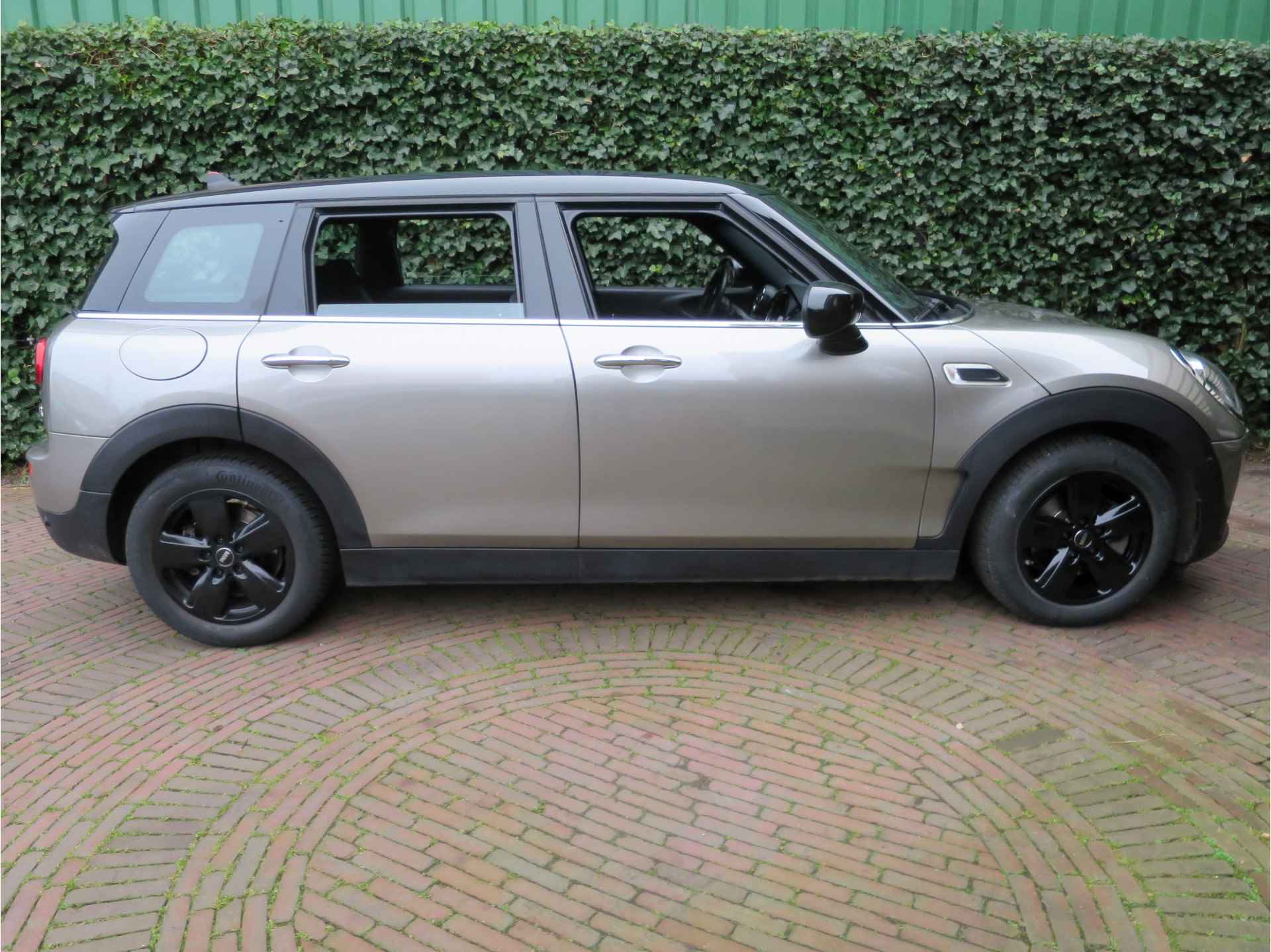 MINI Clubman 1.5 Cooper F54 LCI automaat met Navi, BT, Park.ass, cruise en 16" - 34/43