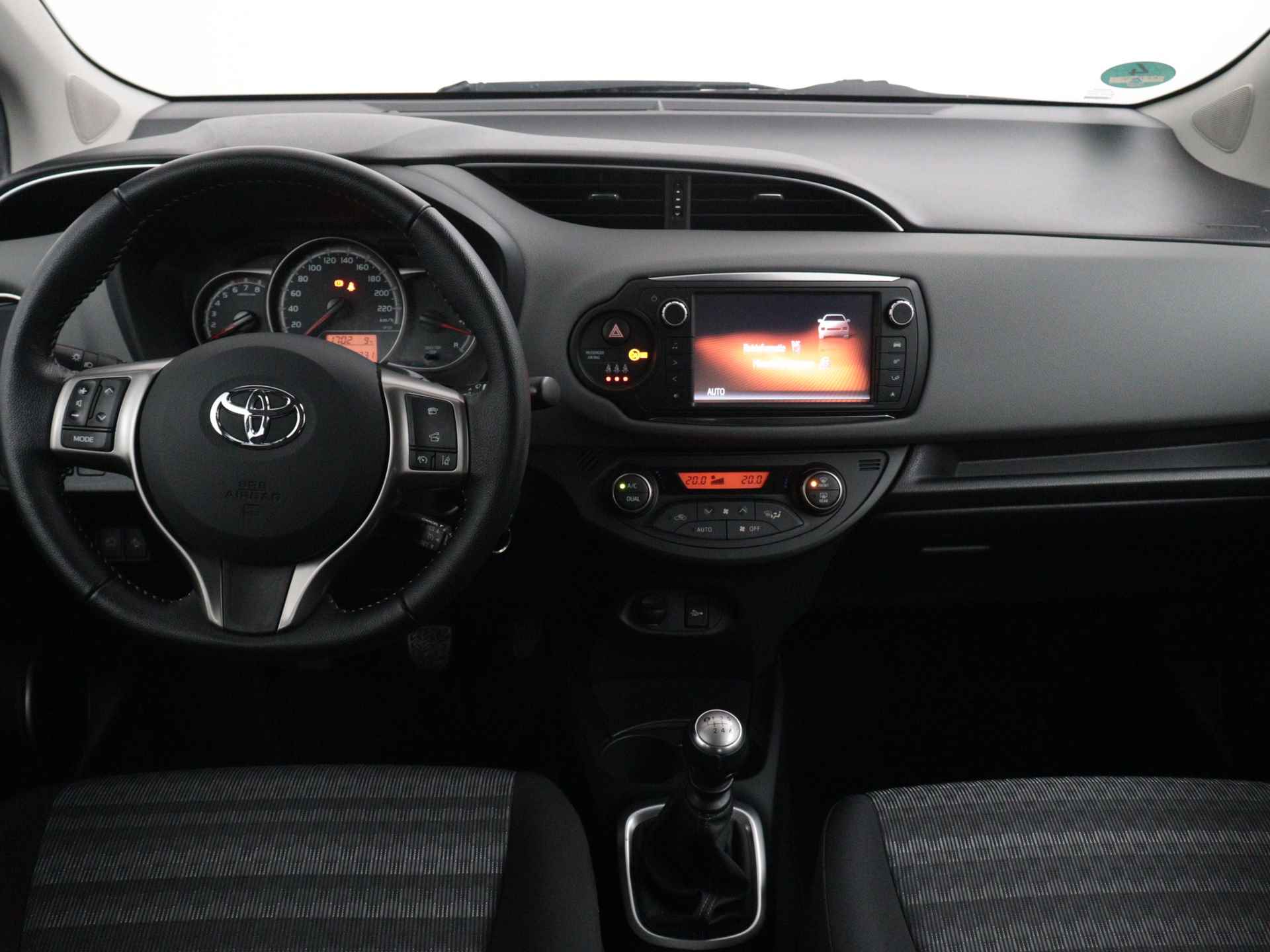 Toyota Yaris 1.3 VVT-i Trend | Trekhaak | Camera | Navigatie | Bluetooth | Climate Control | - 6/47