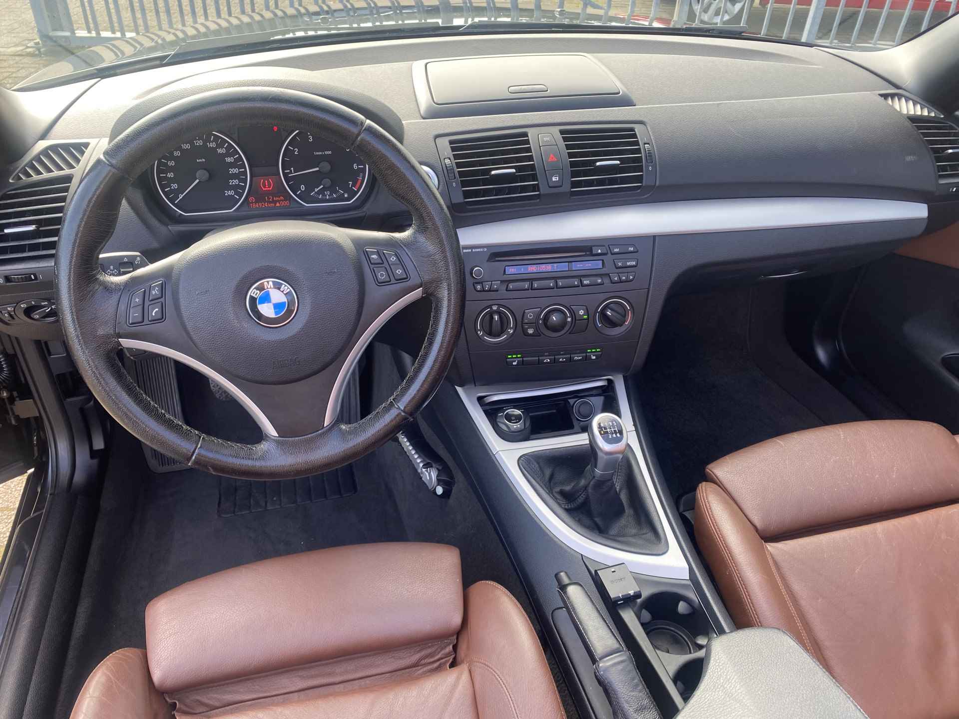 BMW 1 Serie Cabrio 118i Executive Lederen intr, stoelverw, cruise contr, zeer nette BWM..!! - 3/19