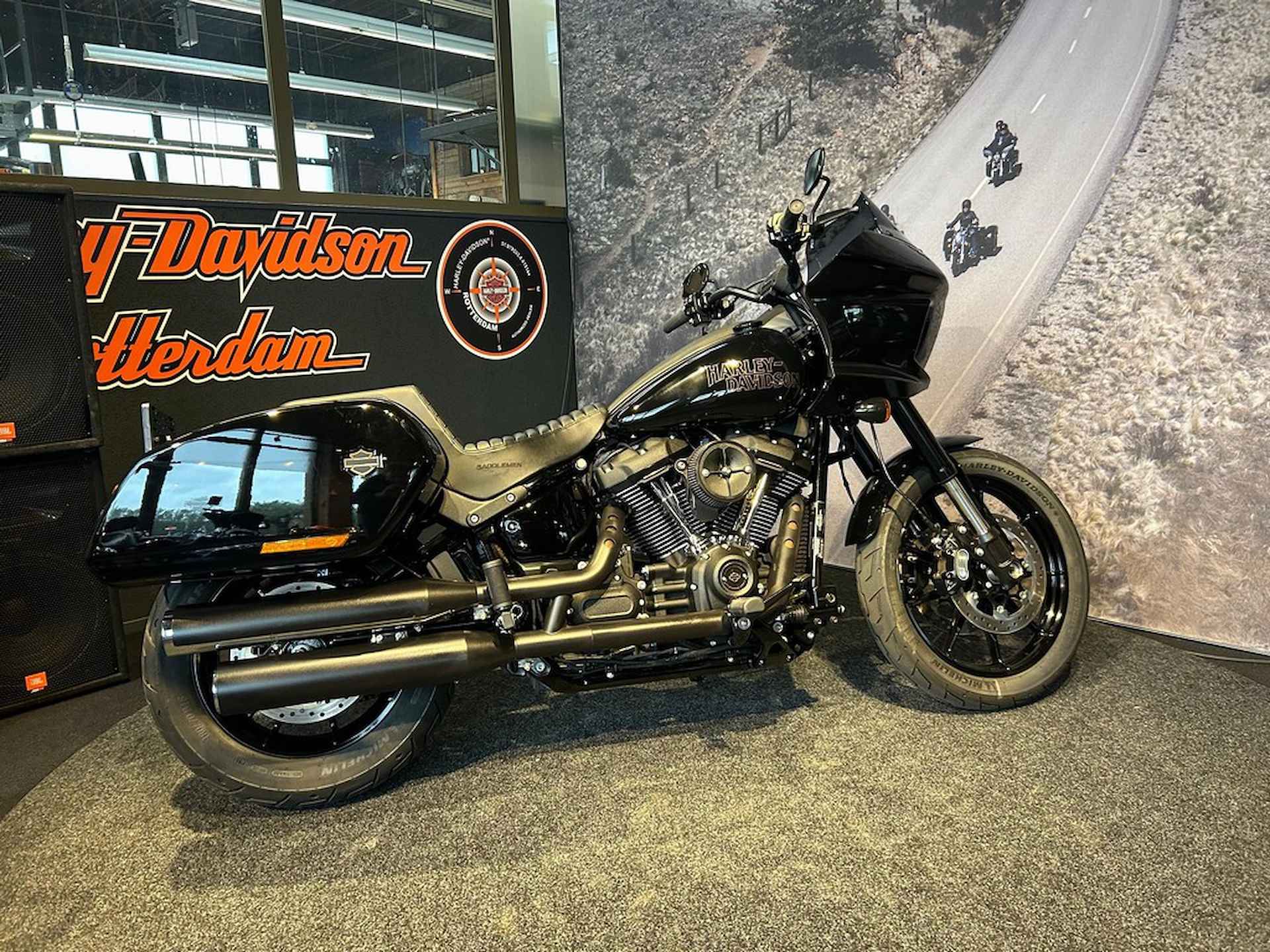 Harley-Davidson SOFTAIL FXLRST LOW RIDER ST Vivid Black - 5/13