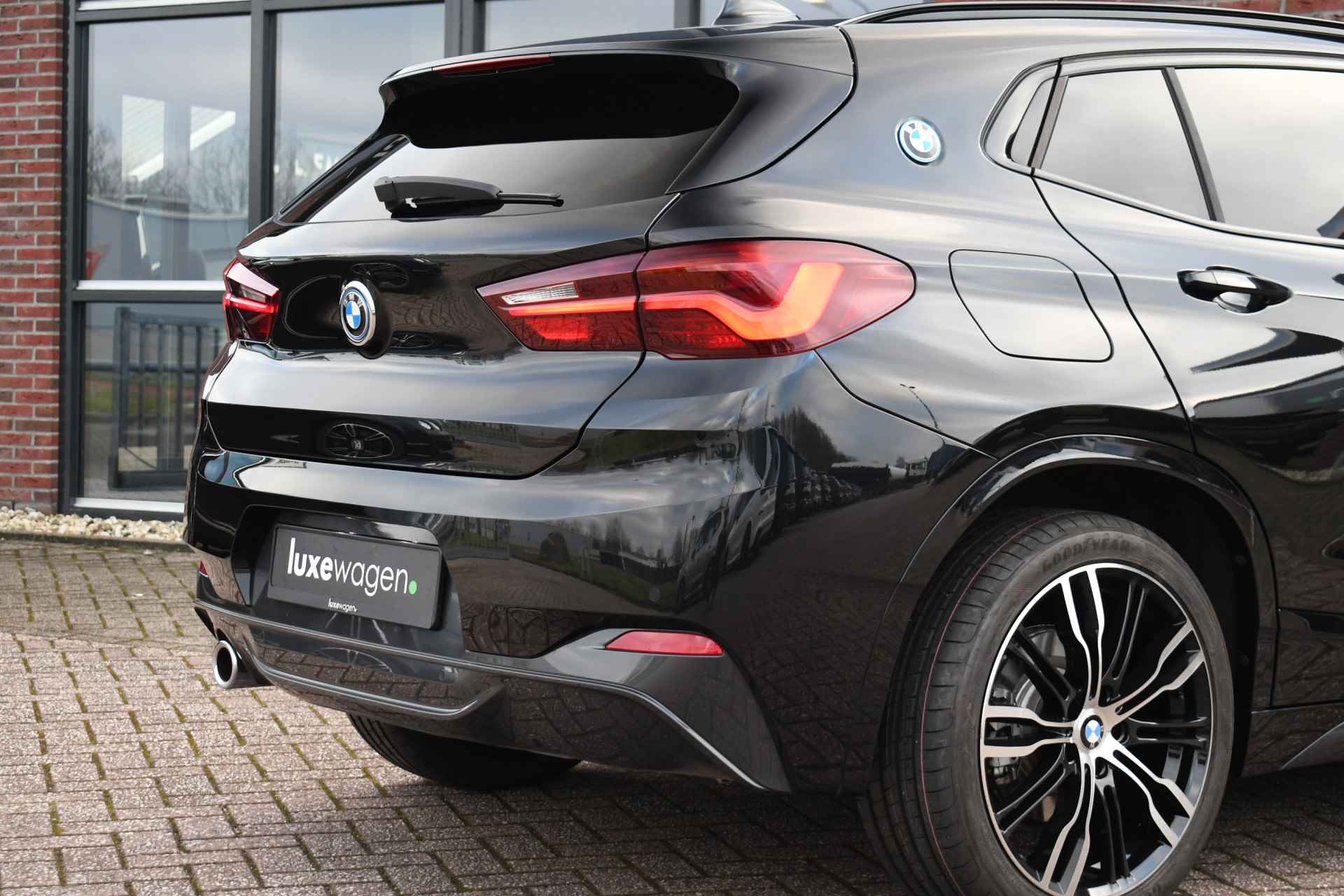 BMW X2 xDrive25e M-Sport 9301km! Pano Adp-LED el-klep stoelverw - 22/80