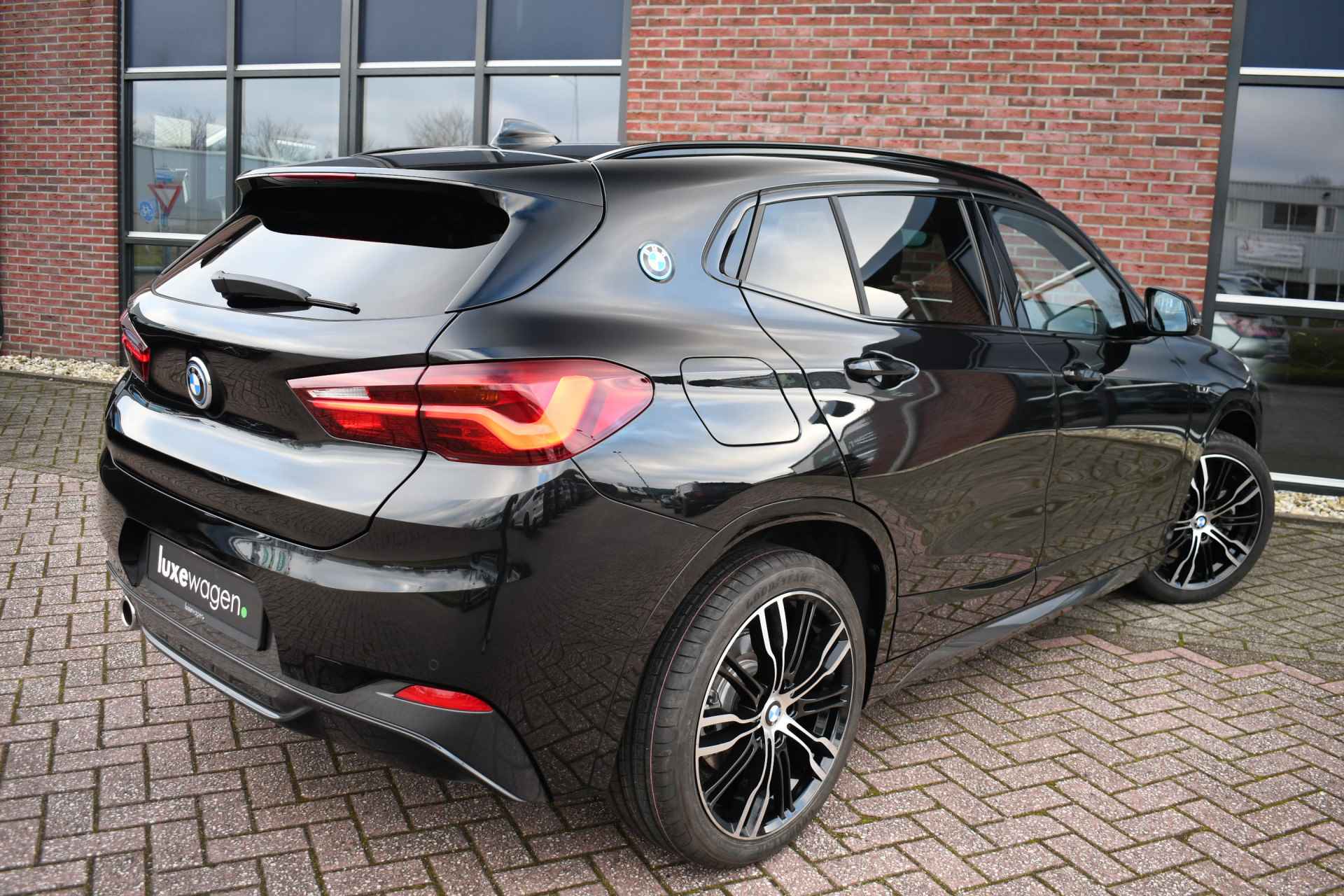 BMW X2 xDrive25e M-Sport 9301km! Pano Adp-LED el-klep stoelverw - 74/80