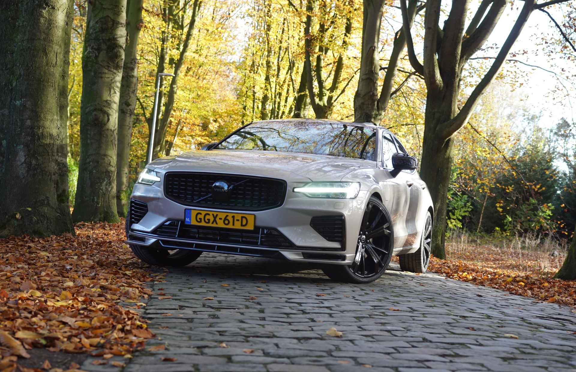 Volvo S60 2.0 Recharge T6 AWD Ultimate Dark op viaBOVAG.nl